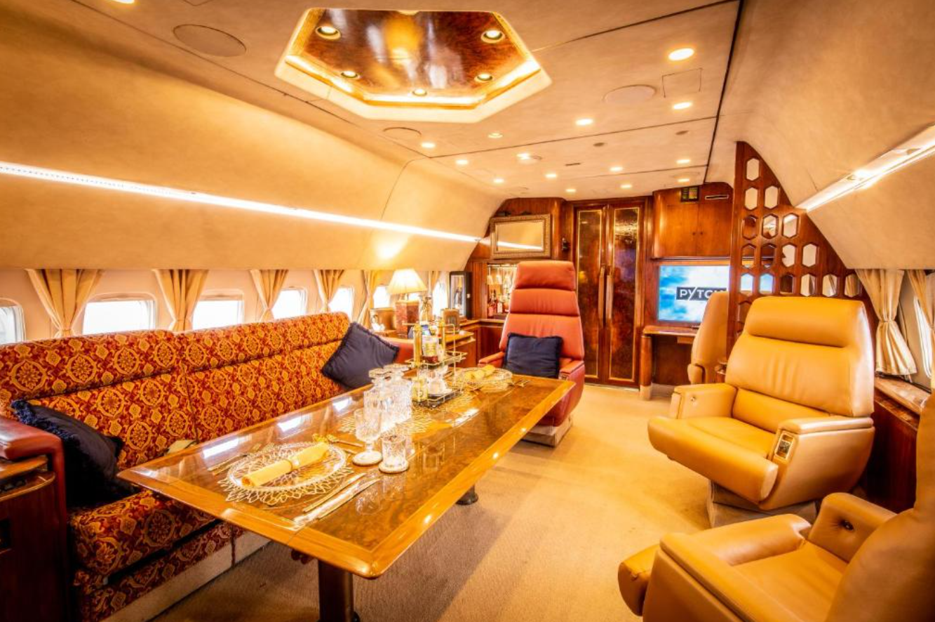 Luksuzna nastanitev - Boeing 727 Airliner Private Jet