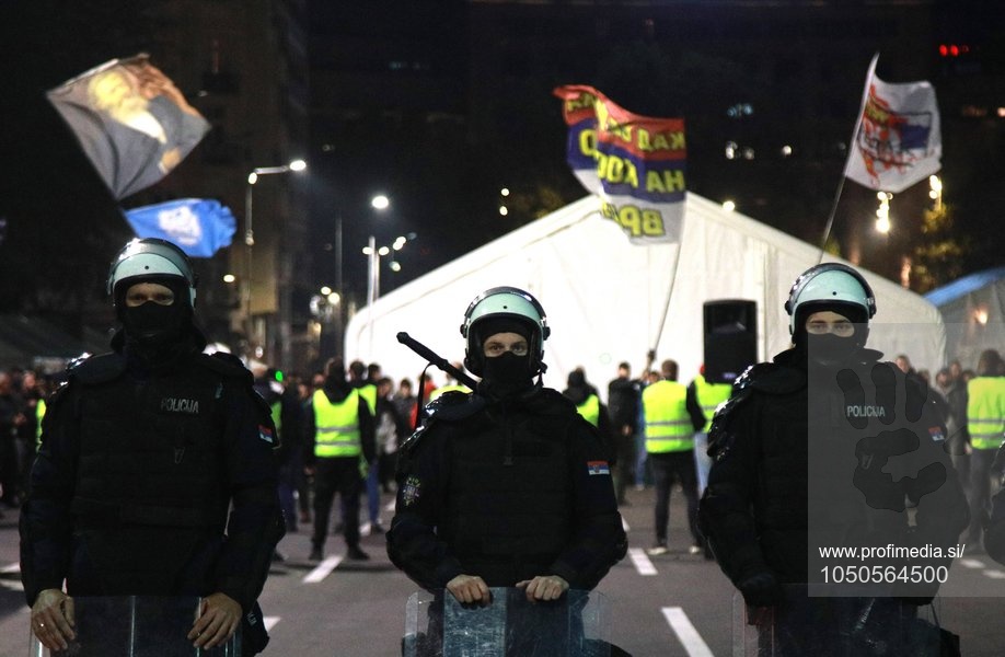 Policija pred Ćacilendom