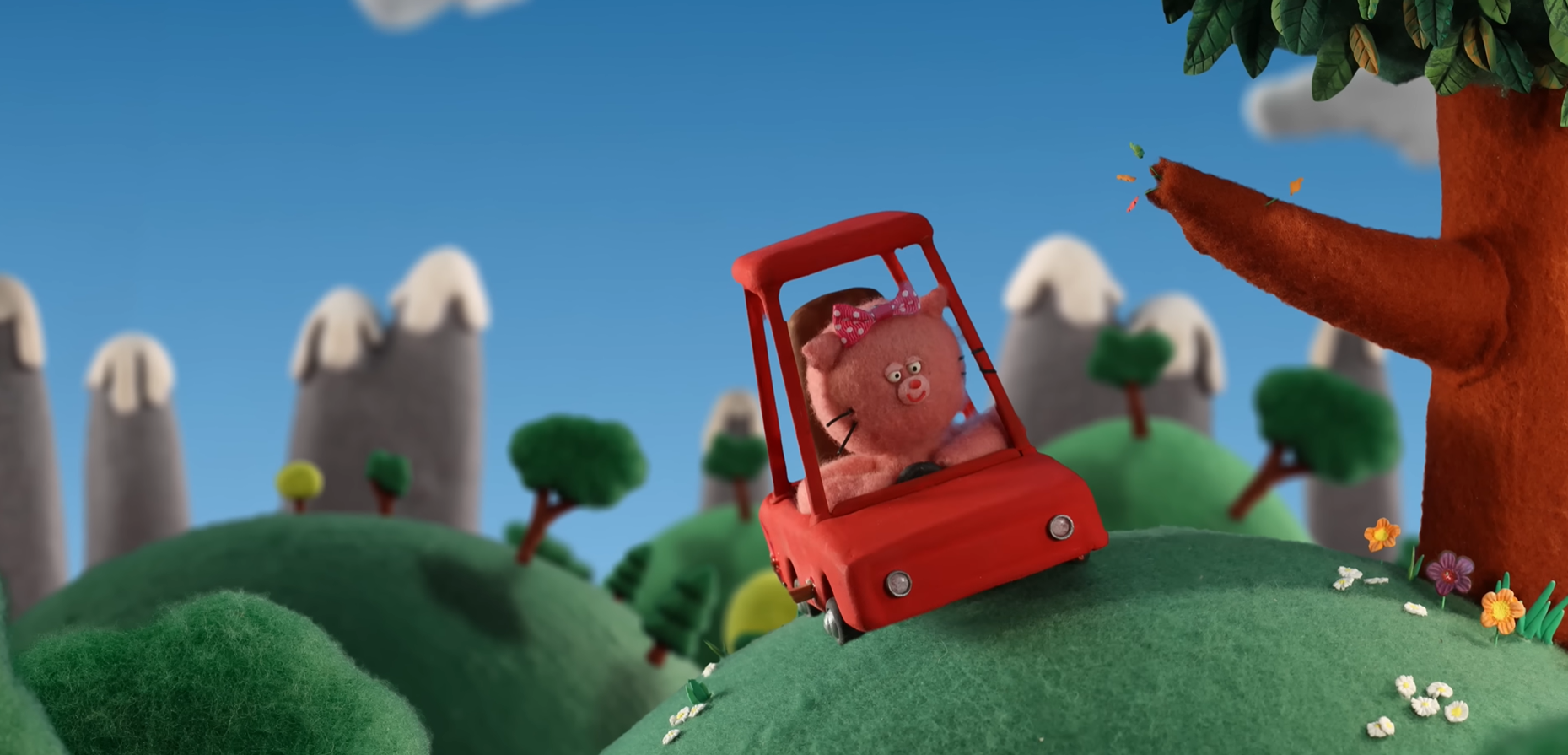 Posnetek iz pesmi The Happy Song