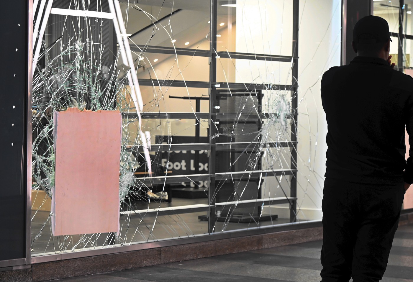 IPA89854760 - Milan, October 18, 2026  Damage caused during the protest