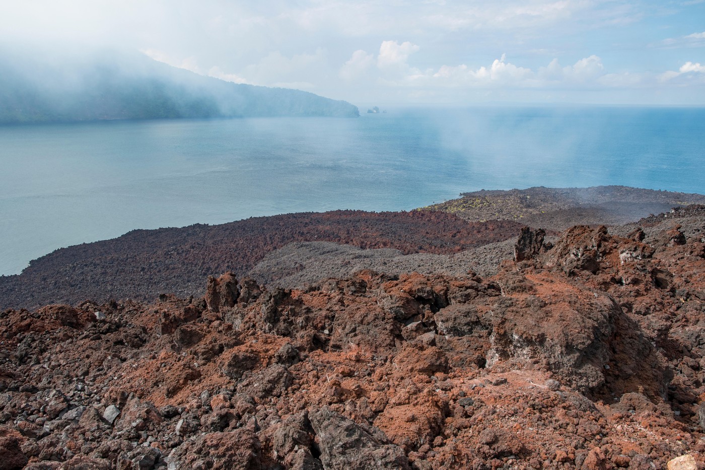 Pogled z ognjenika Anak Krakatau