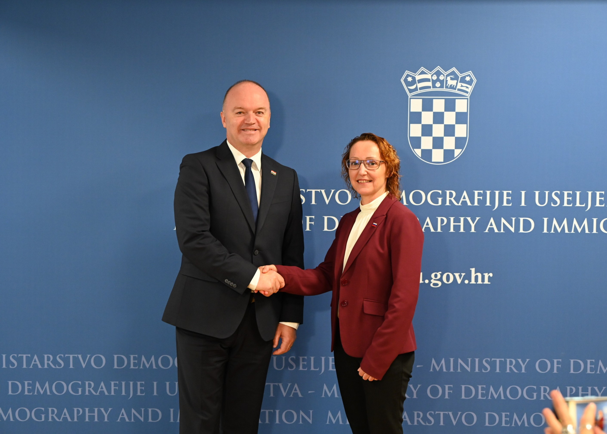 Hrvaški minister za demografijo Ivan Šipić in ministrica za demografijo Mateja Ribič