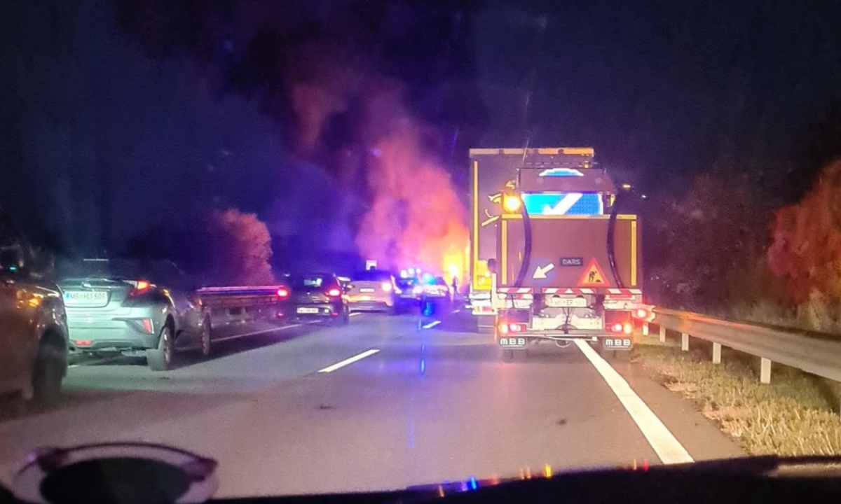 Goreče vozilo na pomurski avtocesti