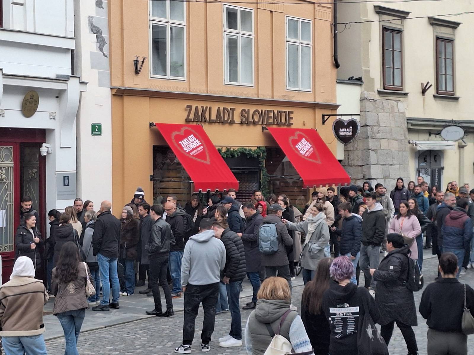 Volitve Srbija vrsta v Ljubljani