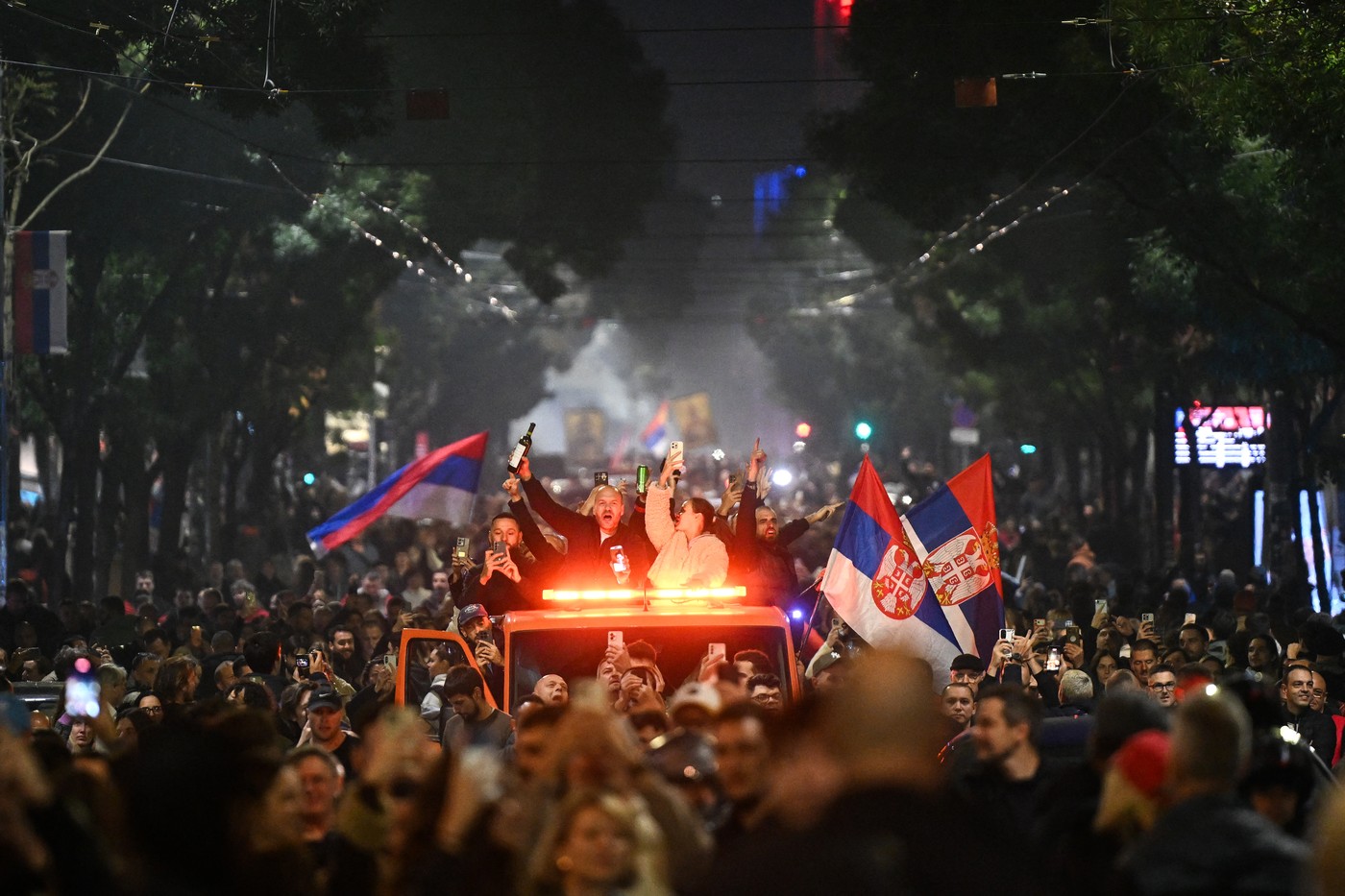 Veselje na ulicah Beograda po zmagi Študentske liste na volitvah