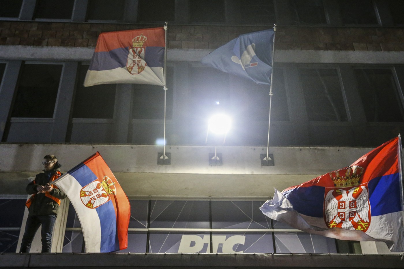 Protest srbskih študentov januarja letos pred poslopjem RTS