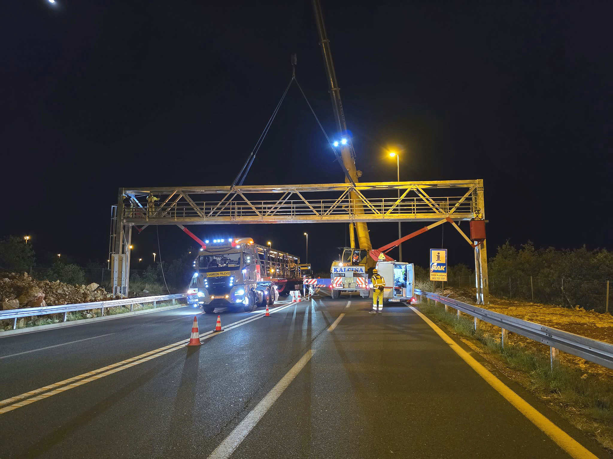 Postavljanje portala za elektronsko cestninjenje pri Zadru