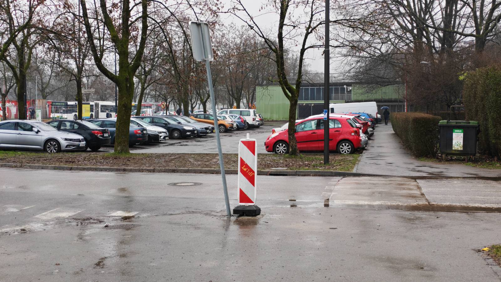 Na Škerjančevi ulici v Štepanjskem naselju uničili parkomat