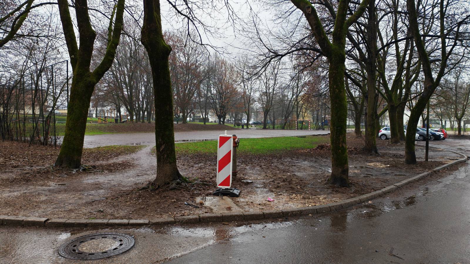 Na Jakčevi ulici 5 v Štepanjskem naselju uničili parkomat