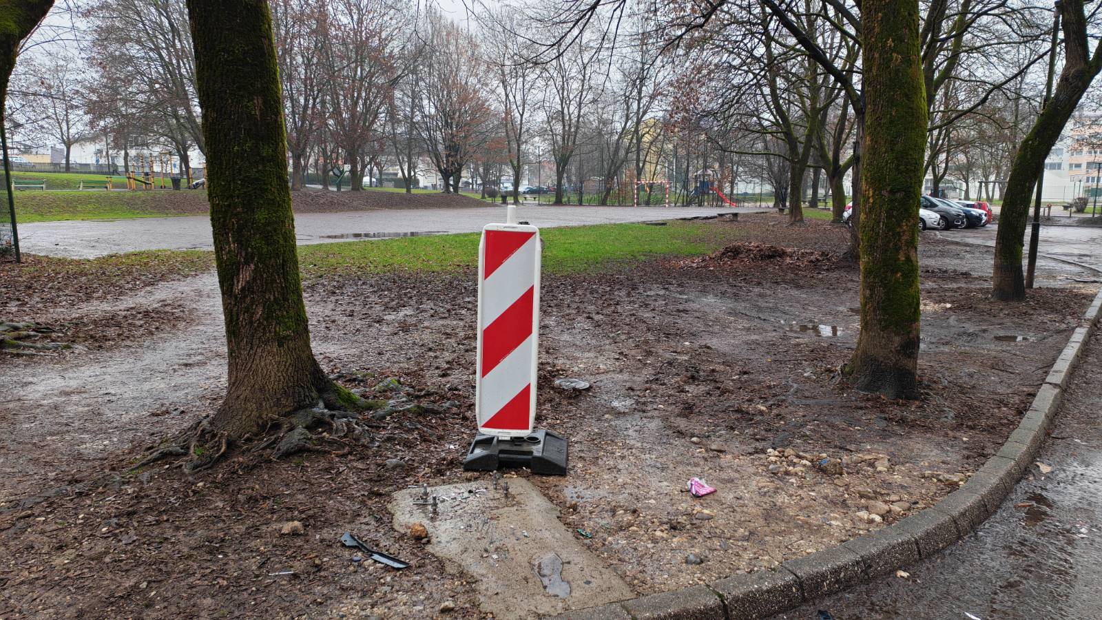 Na Jakčevi ulici 5 v Štepanjskem naselju uničili parkomat