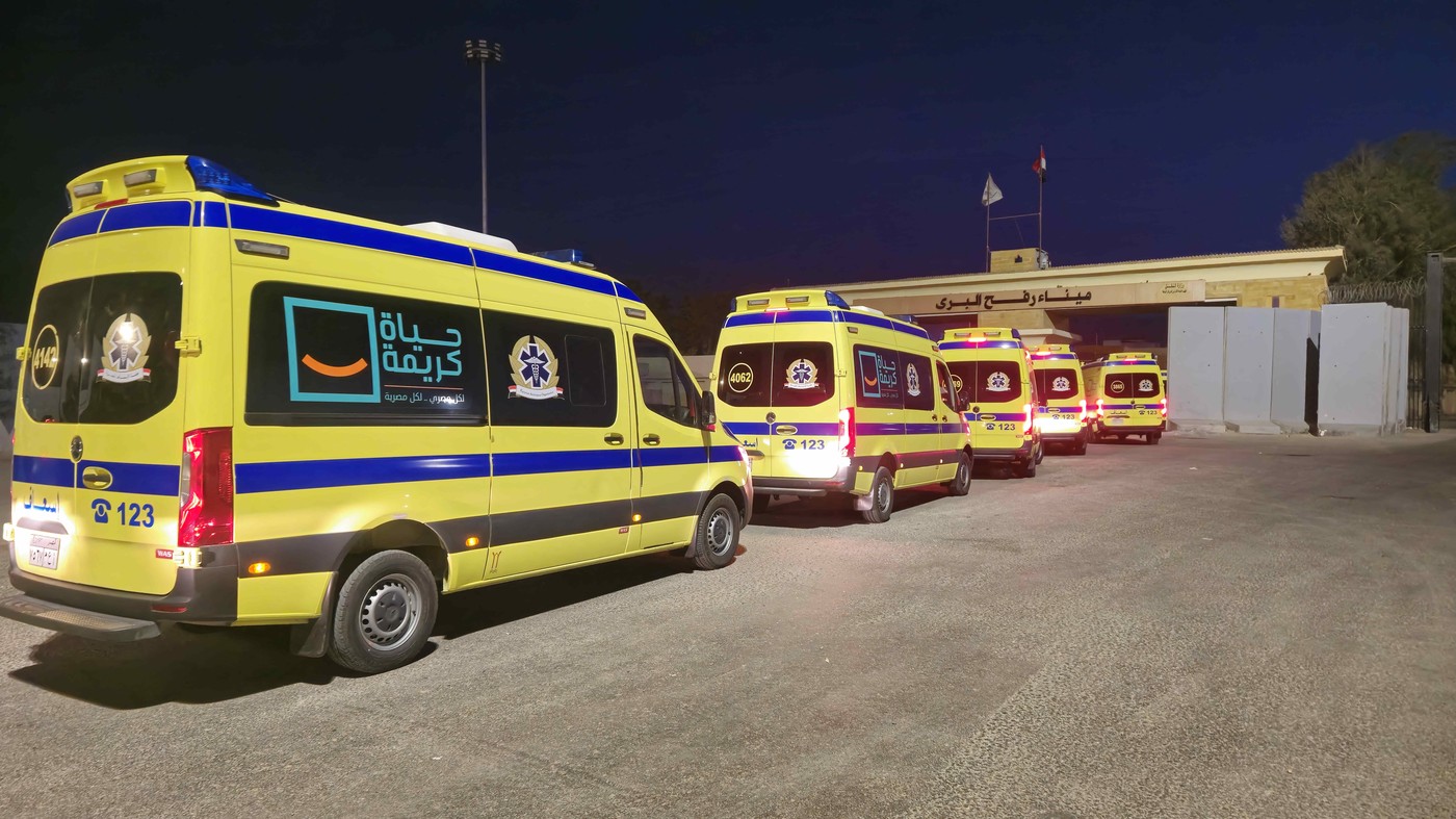 Egipčanska reševalna vozila na mejnem prehodu Rafa