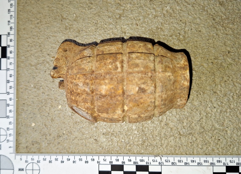 Predano nezakonito orožje