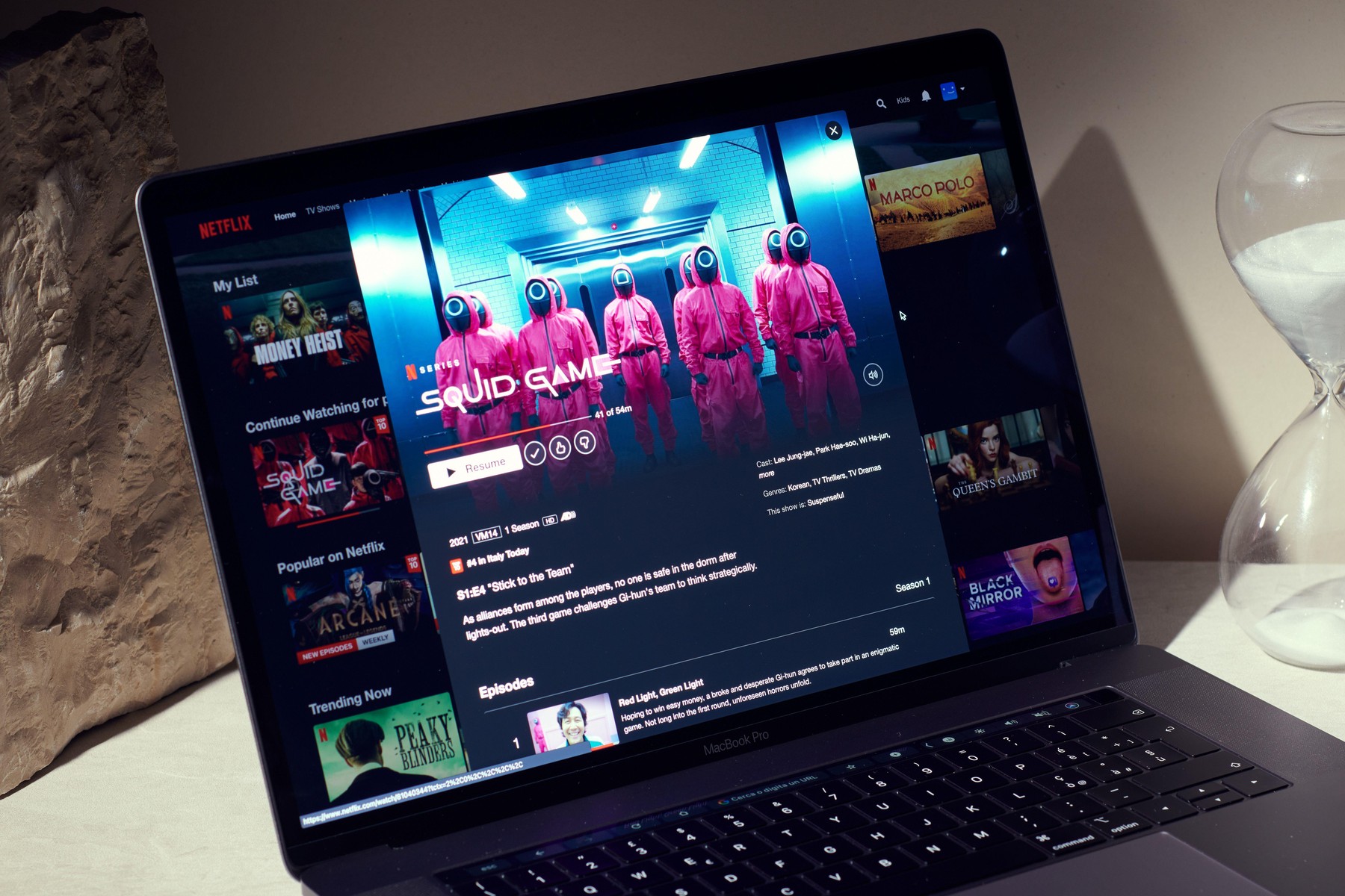 Netflixova uspešnica Squid Game na prenosnem računalniku
