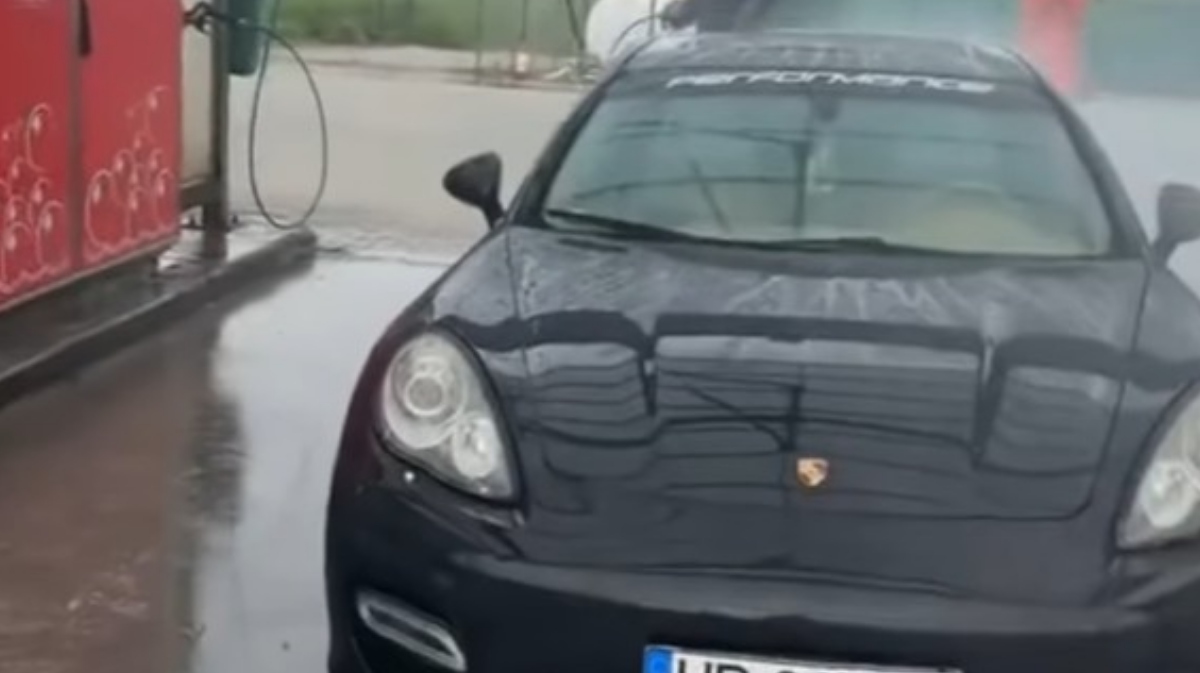 Porsche v avtopralnici