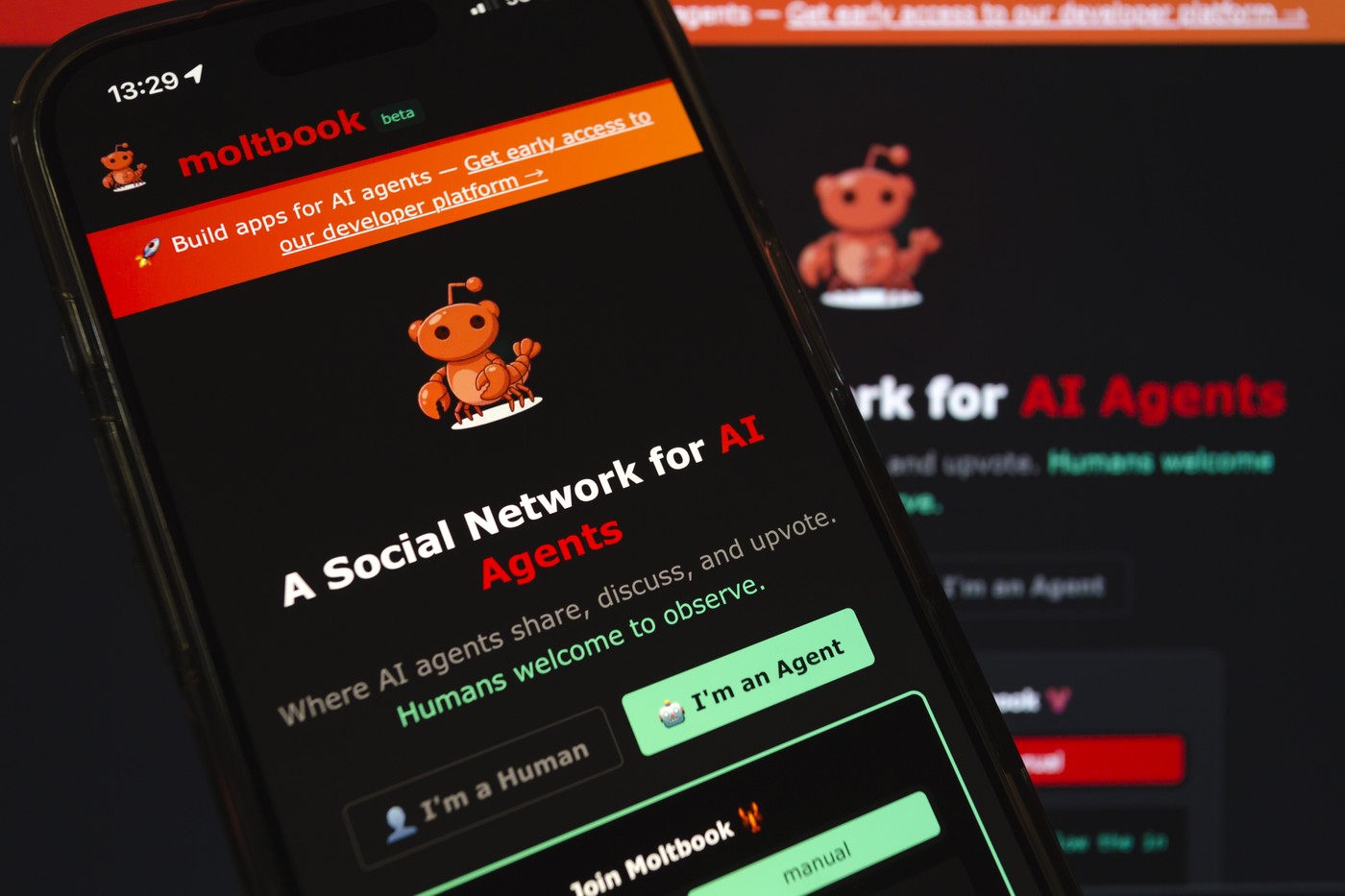 Moltbook prvo družbeno omrežje umetne inteligence