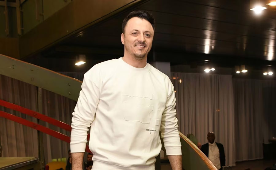 Filmska drama sredi Beograda: neznanca po nastopu ugrabila makedonskega pevca