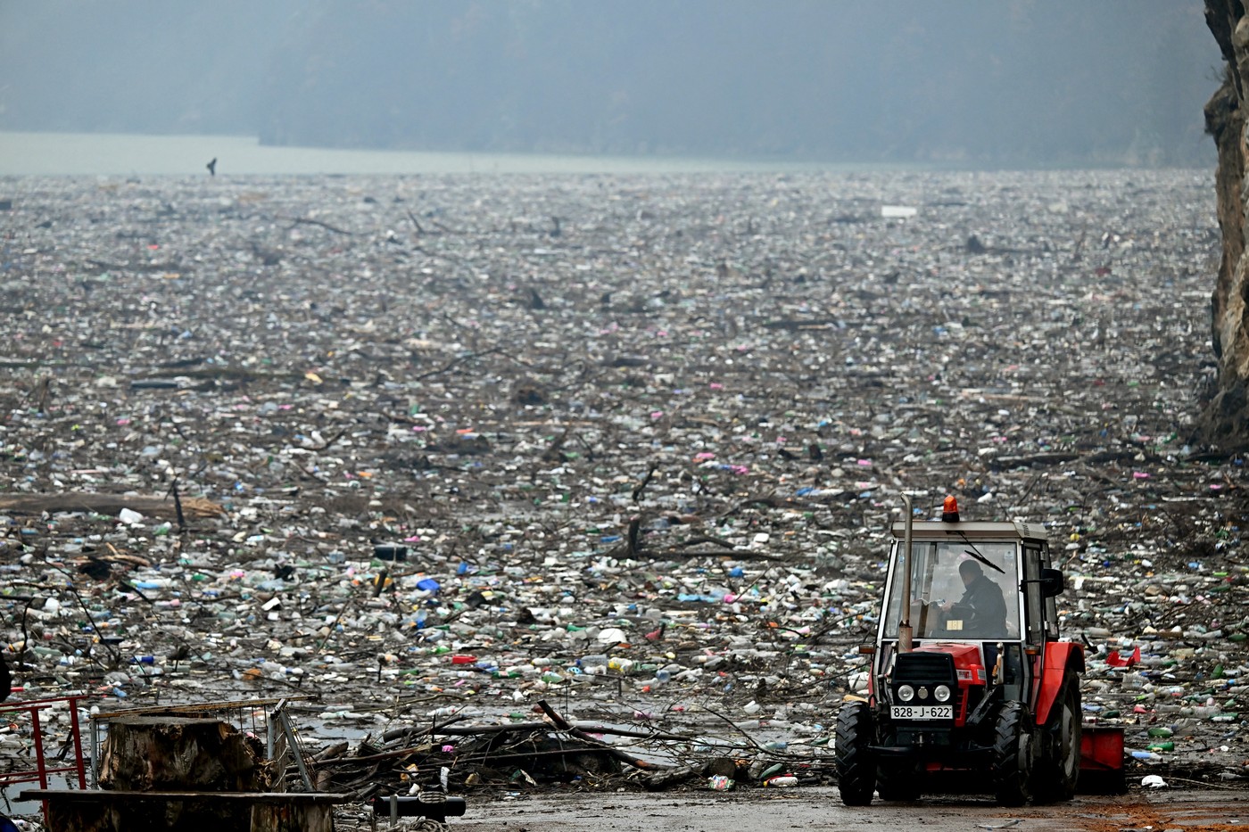 Odpadki v reki Drini