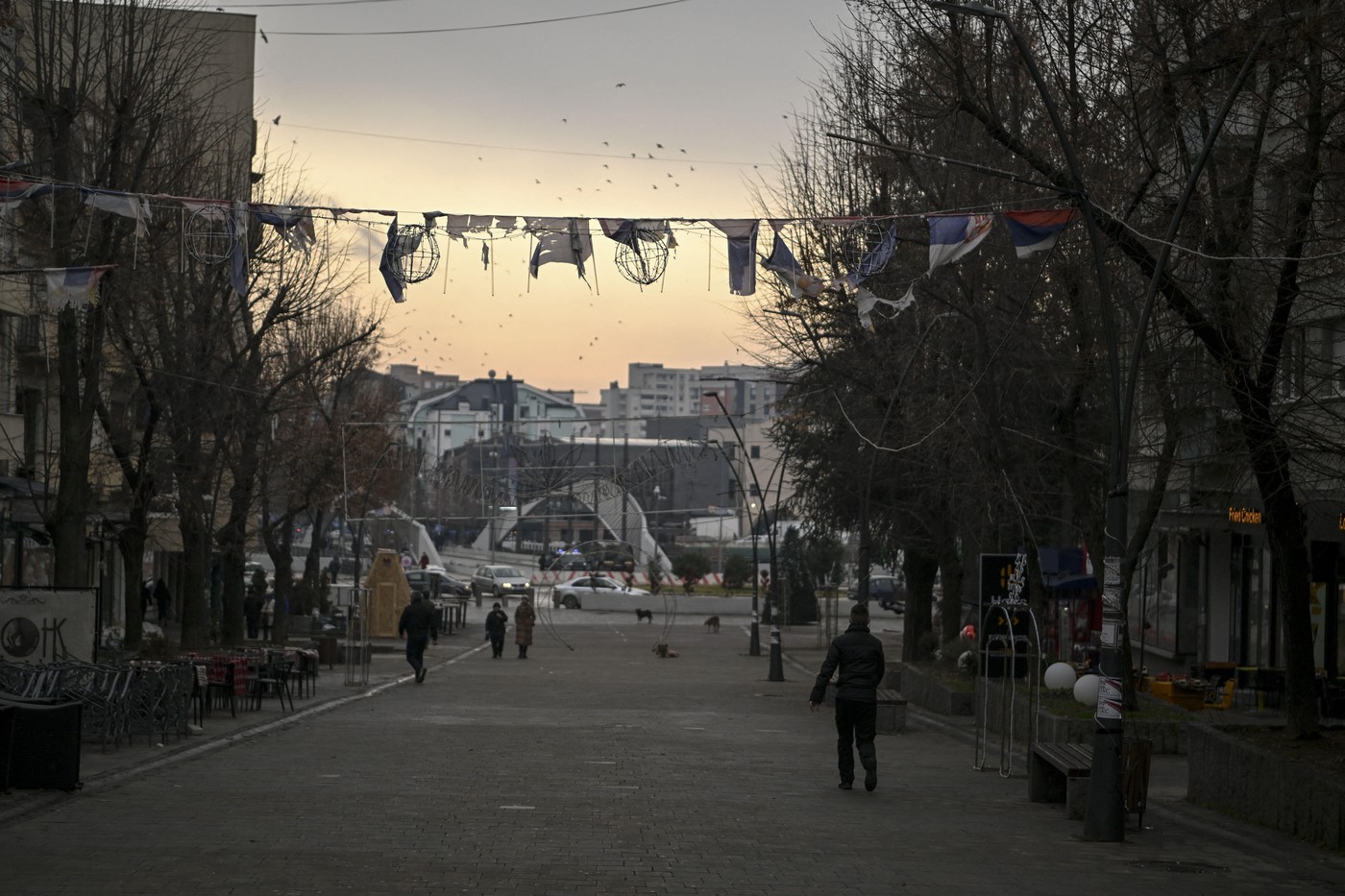 Kosovska Mitrovica in srbske zastave