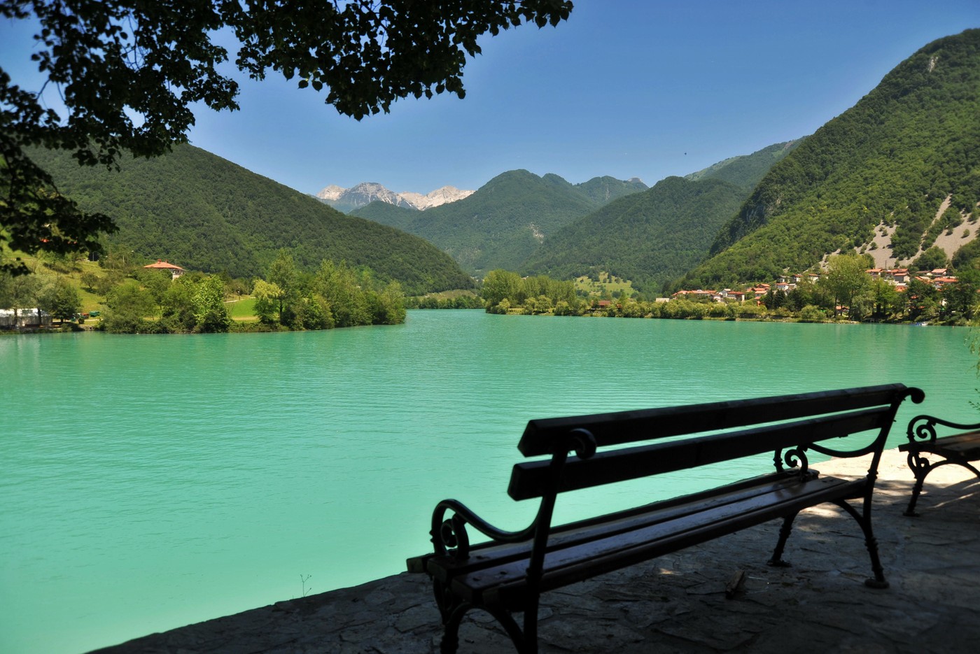Pogled na akumulacijsko jezero na Mostu na Soči