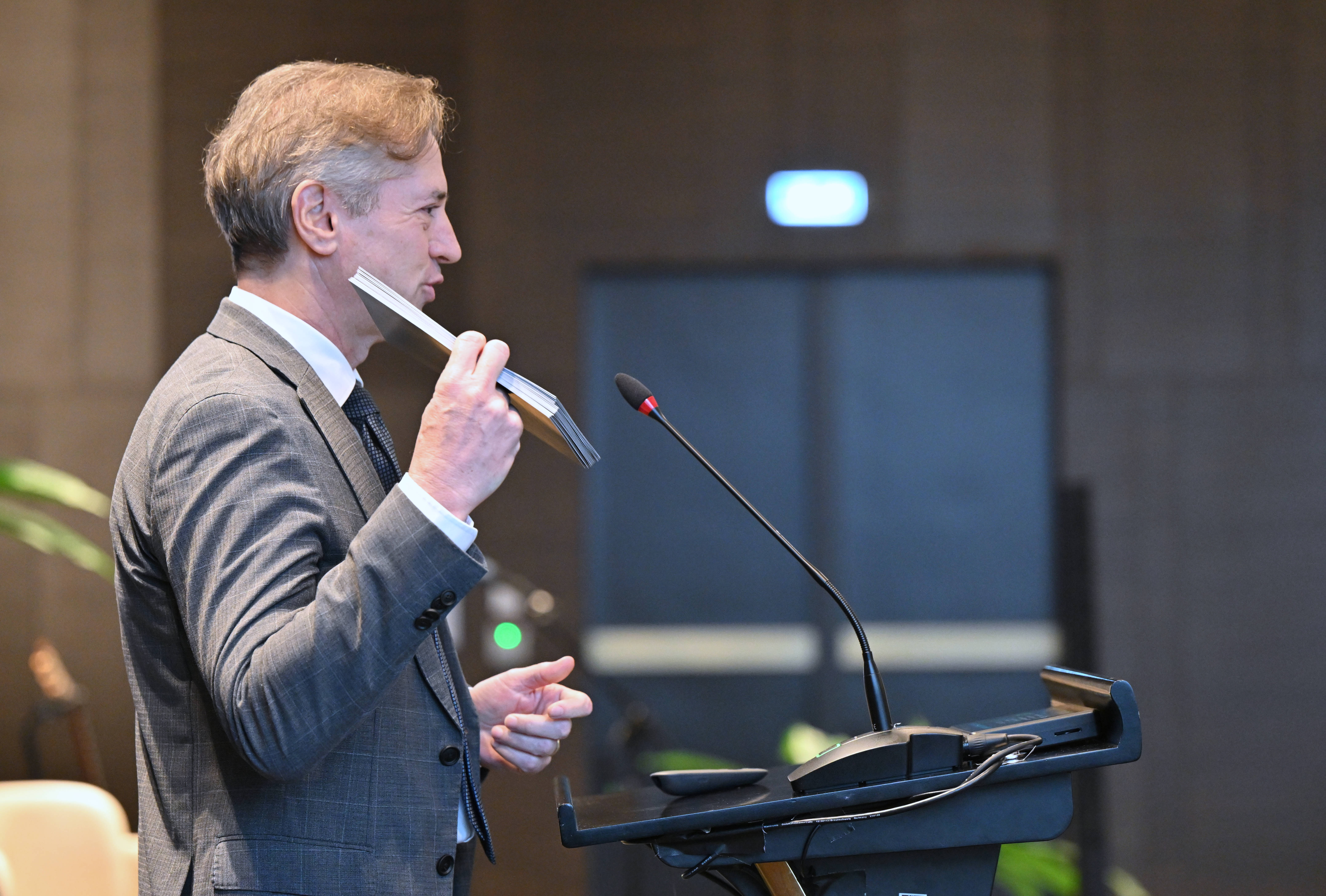 Robert Golob, tovarna umetne inteligence