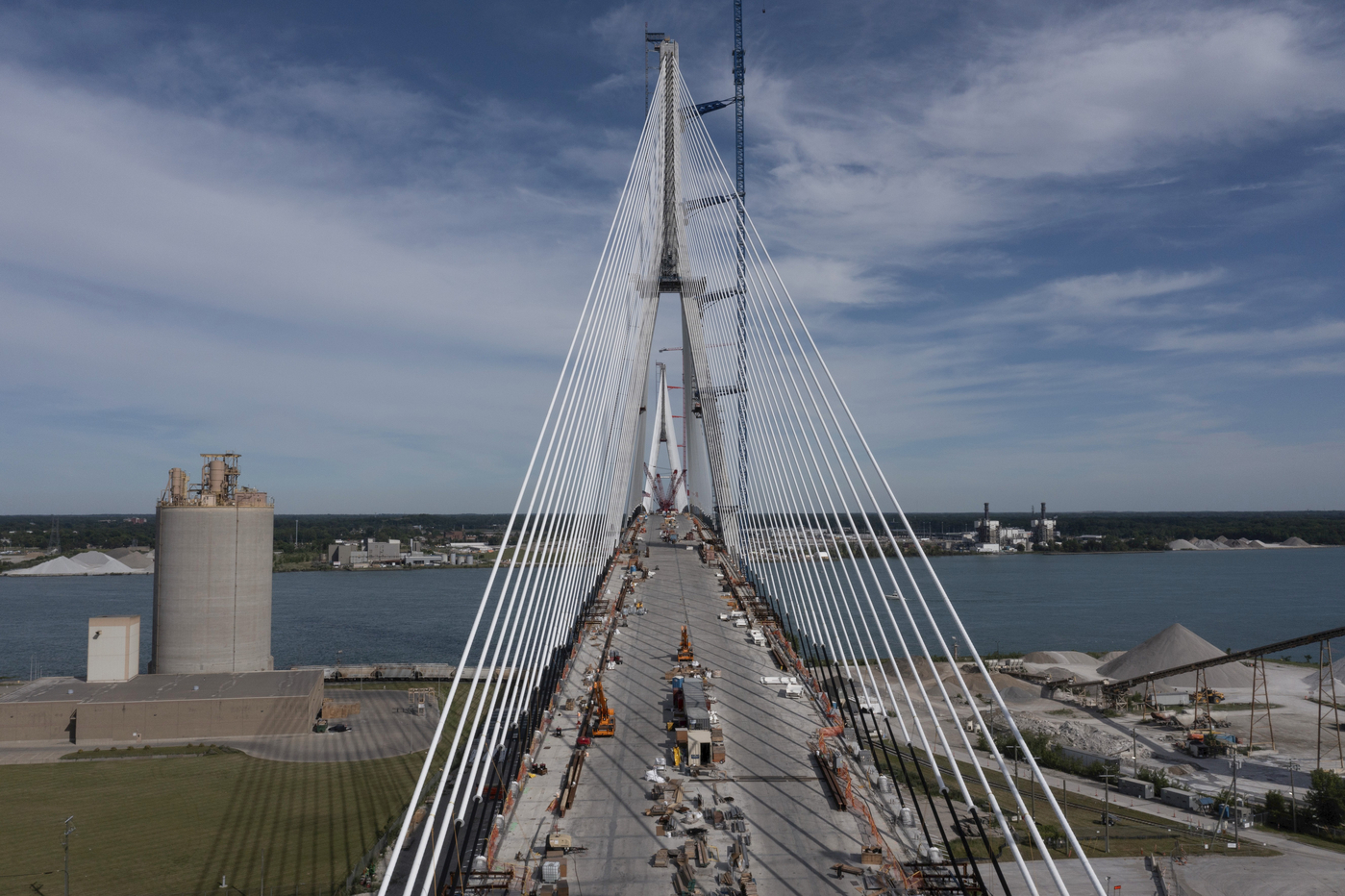 Most Gordie Howe med Kanado in ZDA