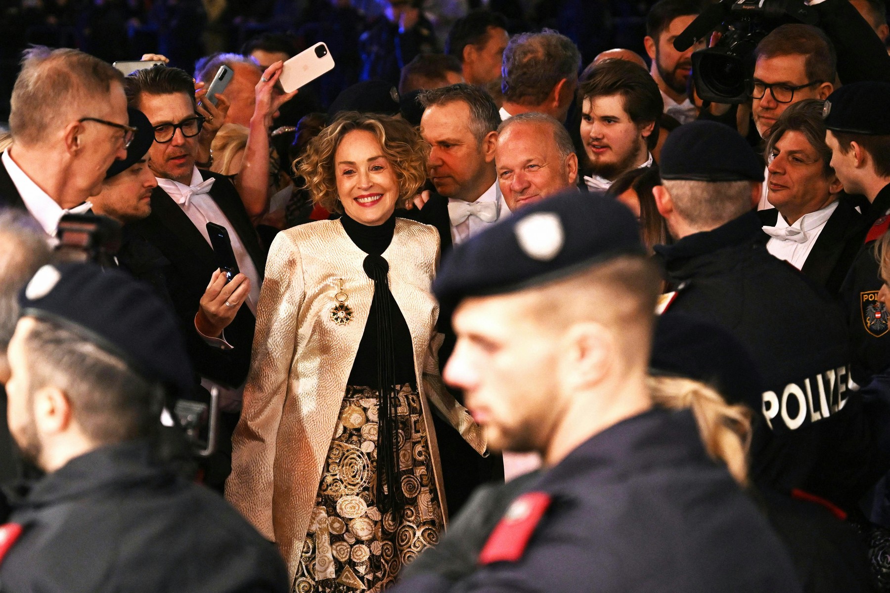 Sharon Stone na Dunajskem opernem plesu 2026