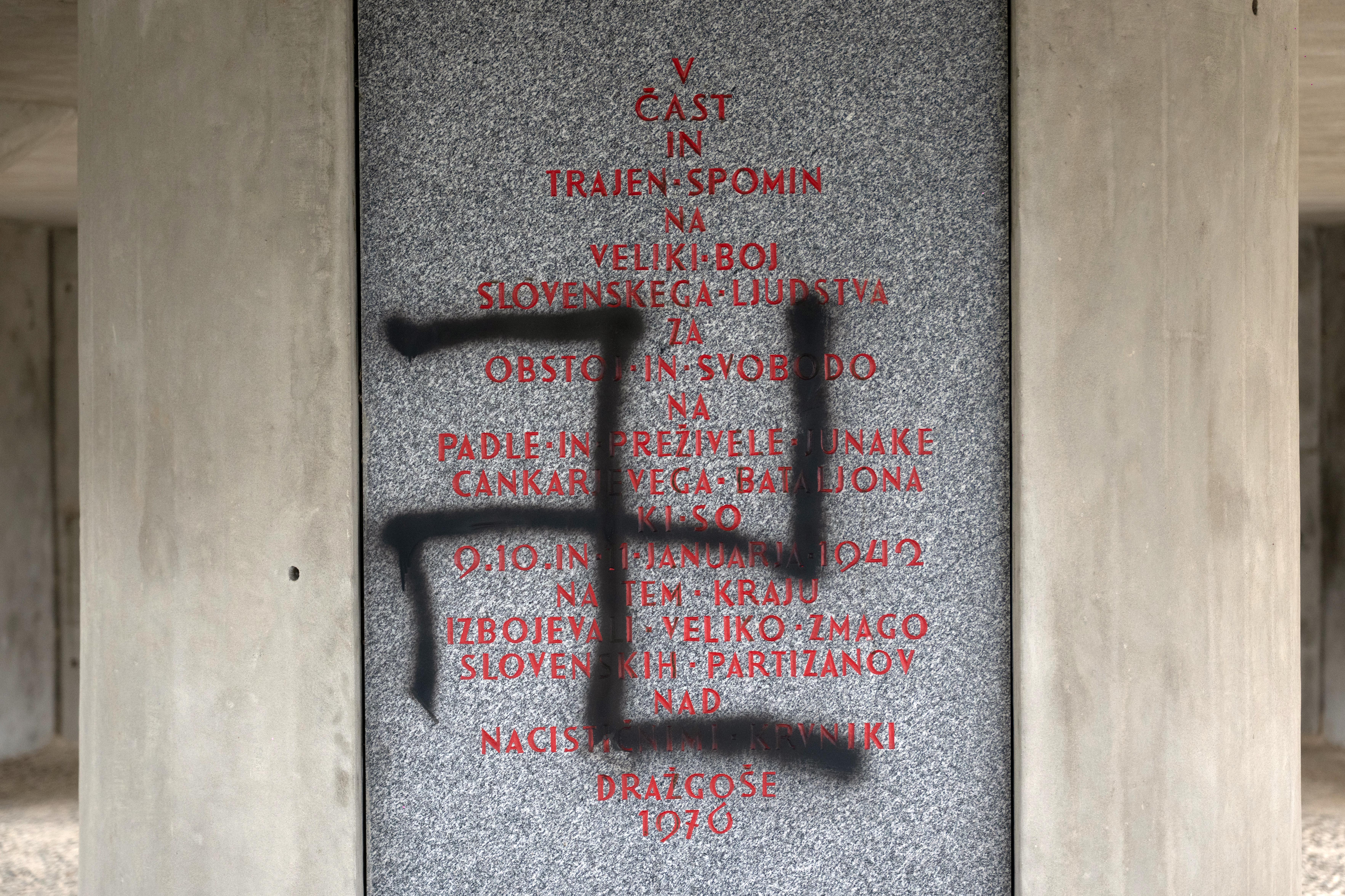 Kljukasti križ v Dražgošah