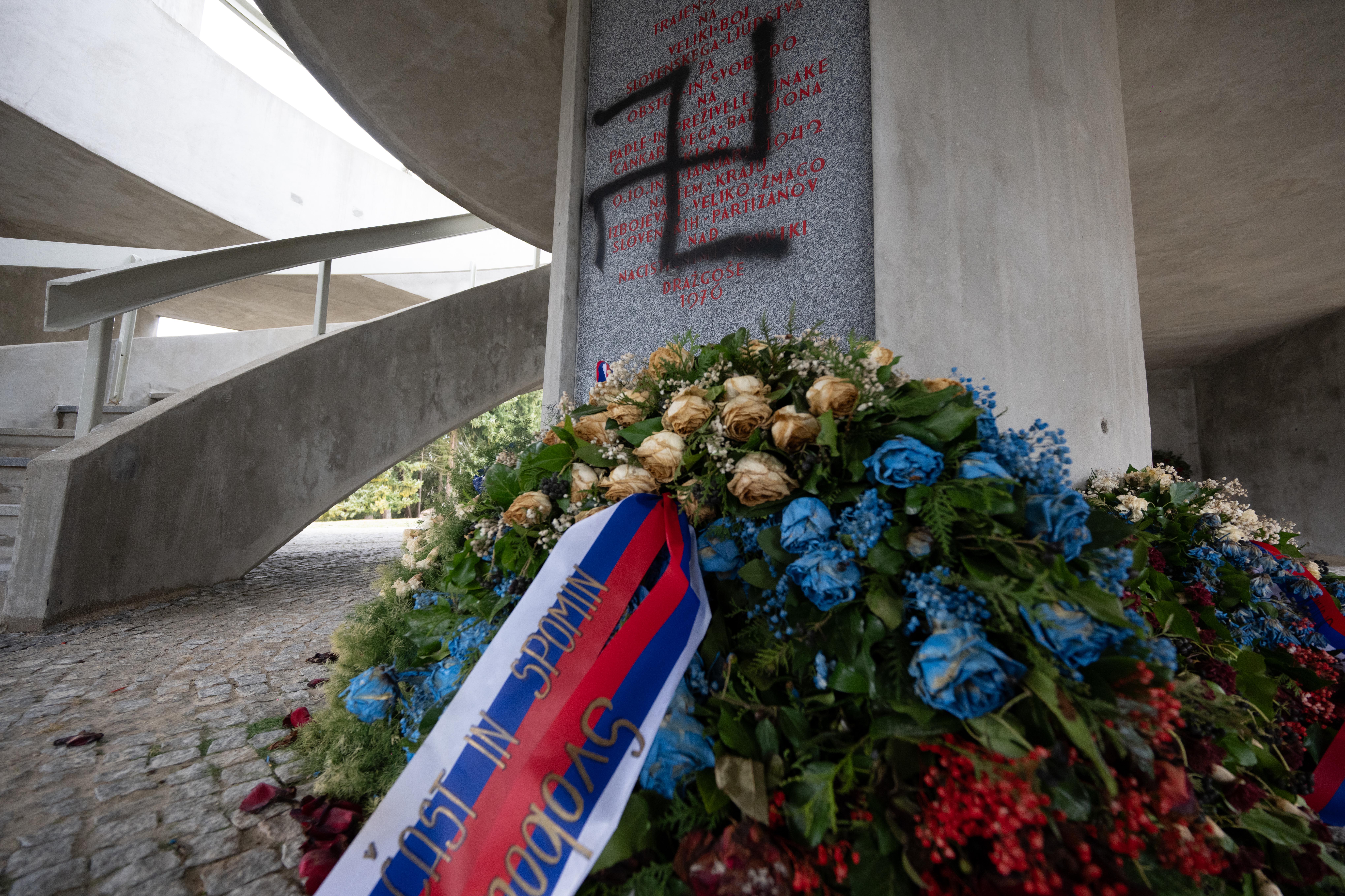 Kljukasti križ v Dražgošah