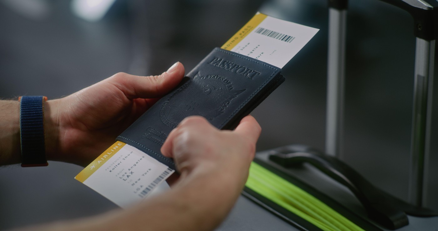 Potnik na letališču