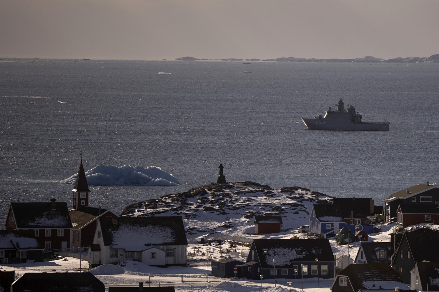 Pogled iz grenlandskega pristanišča Nuuk