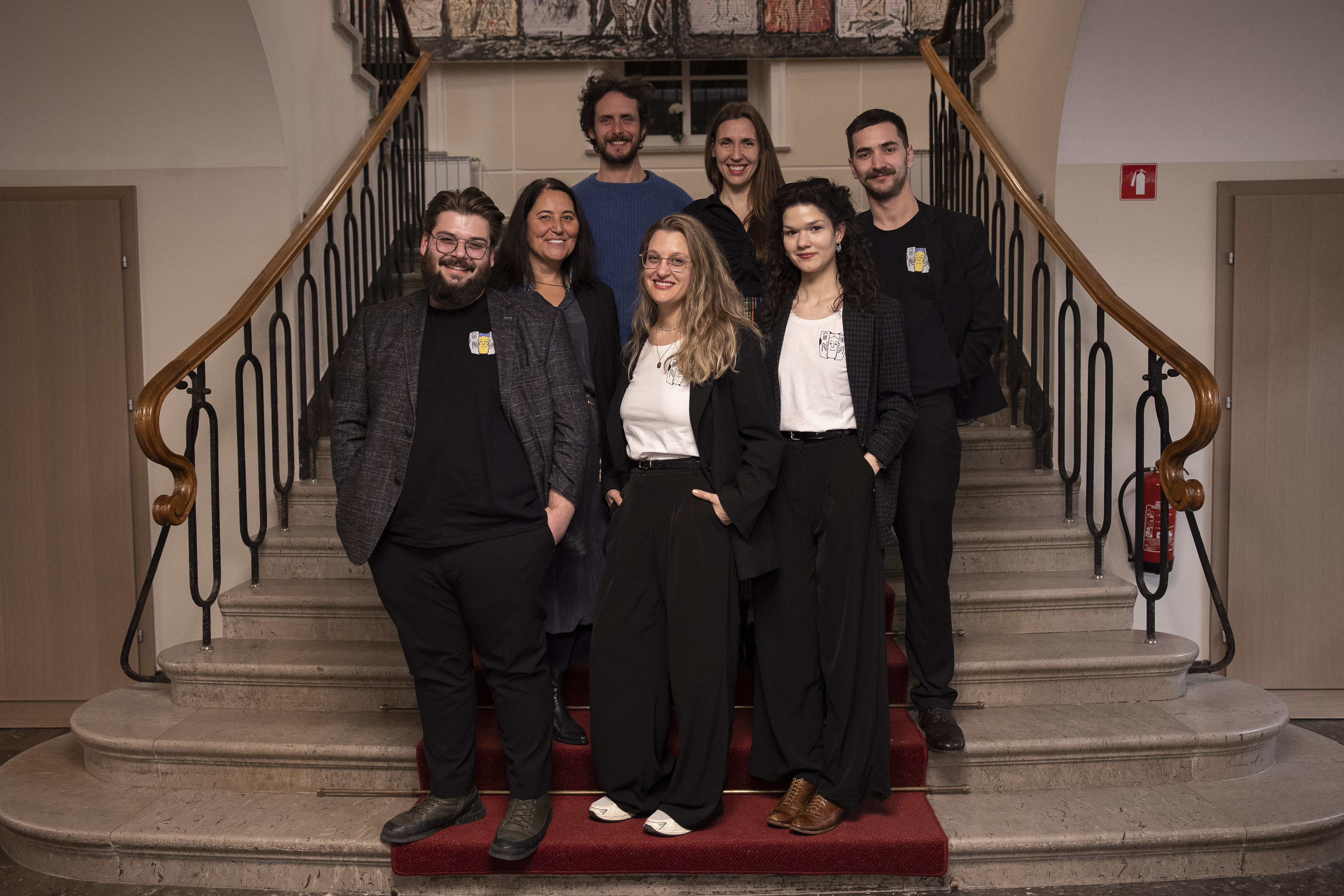 Igralci SNG Nova Gorica v predstavi Usje se je dalu