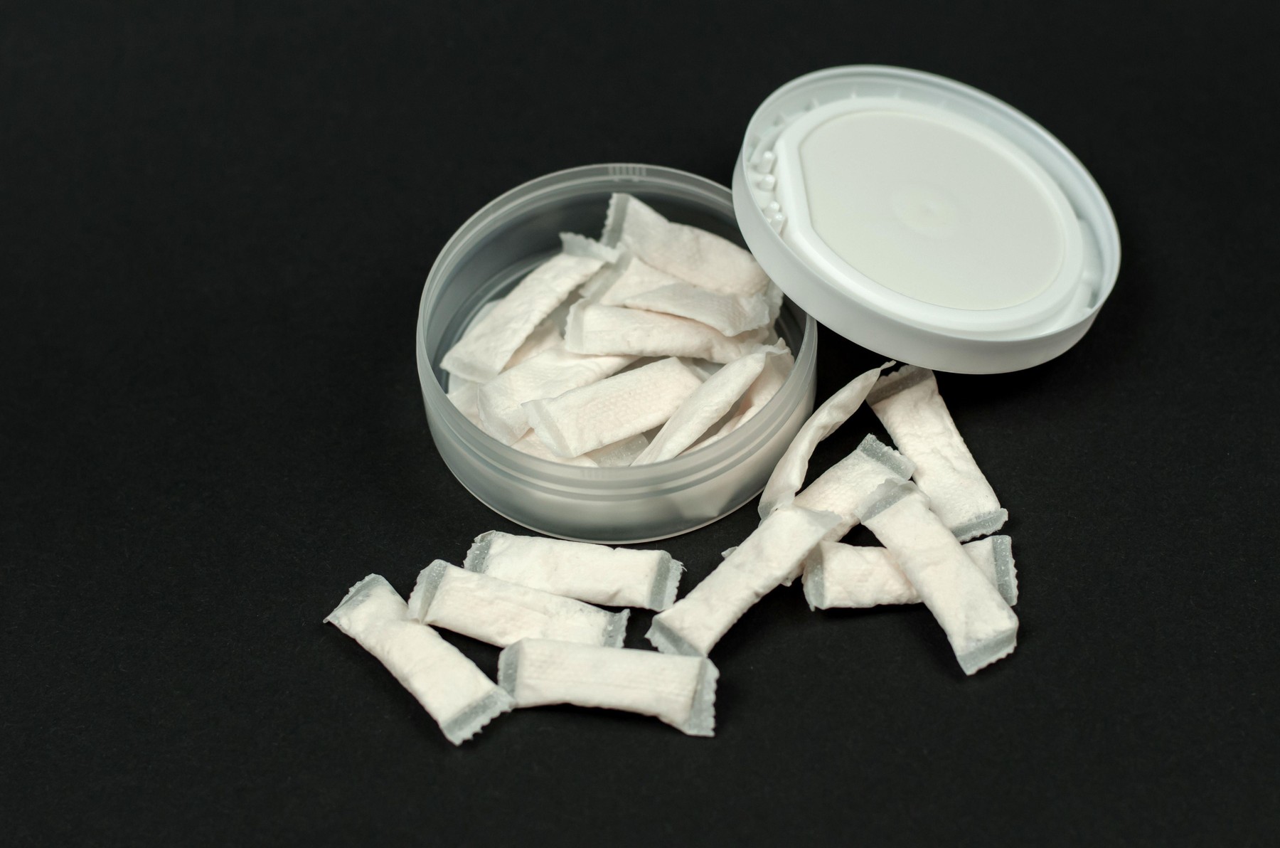 Nikotinske vrečke, snus, fuge