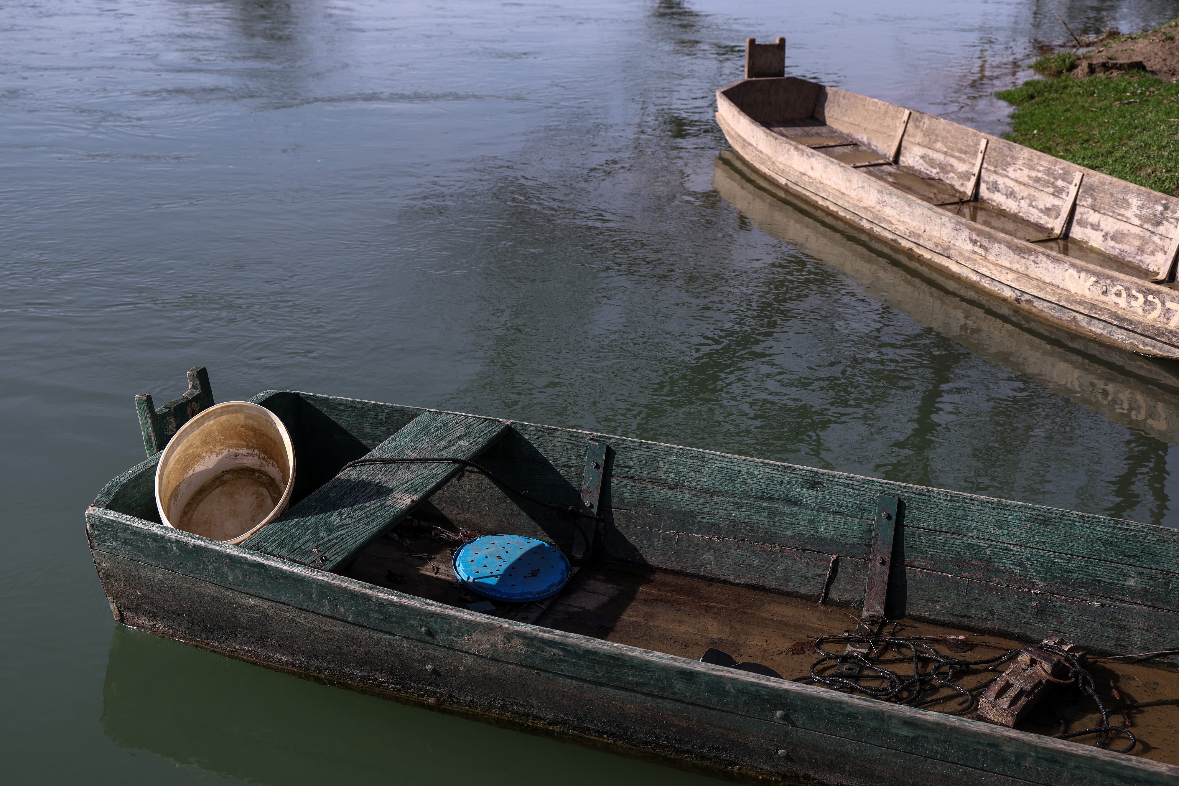 Prevrnjen čoln na reki Uni