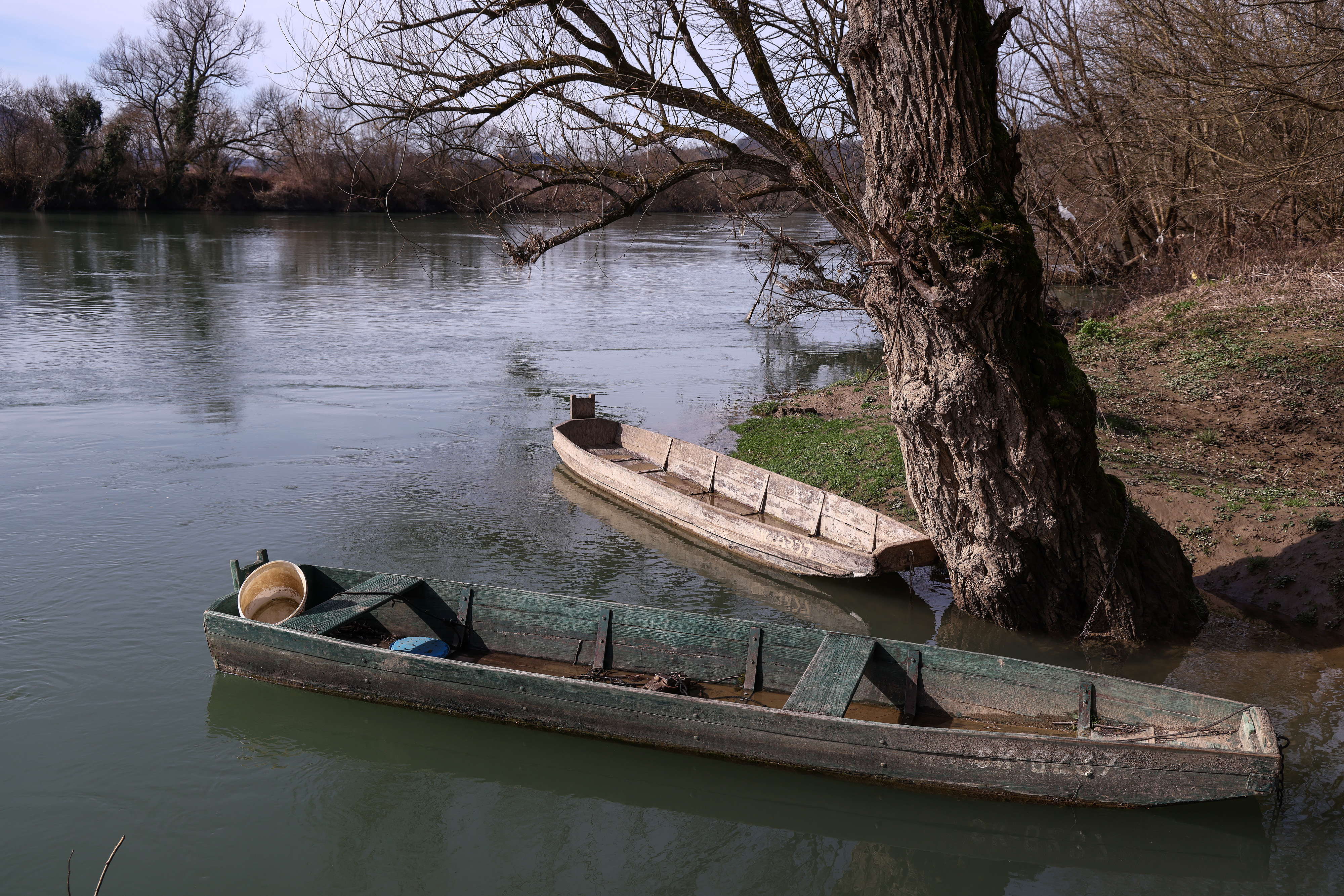 Prevrnjen čoln na reki Uni