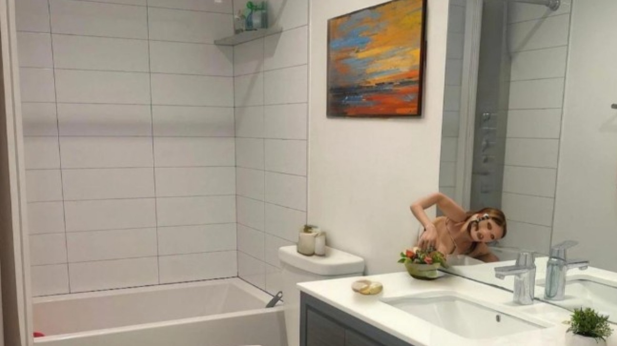 pošast v kopalnici, halucinacija umetne inteligence