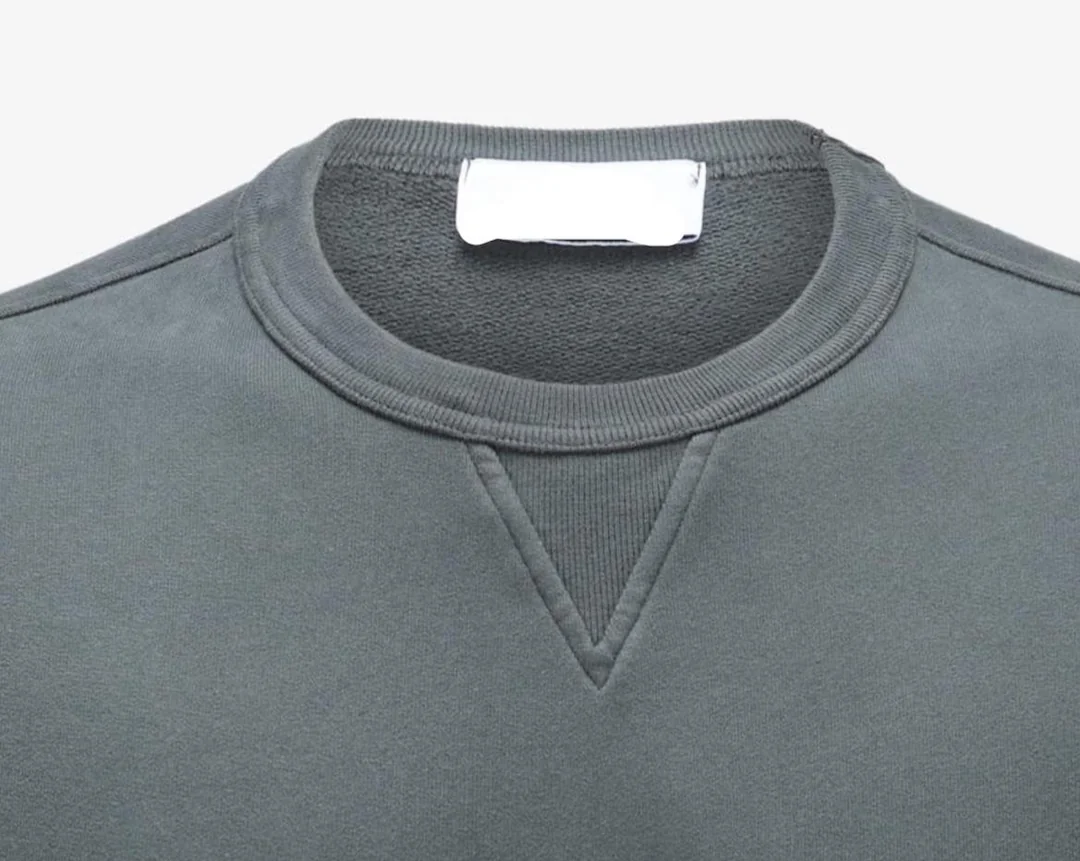 Ali ste tudi vi bili prepričani, da je trikotnik na puloverju le okras?