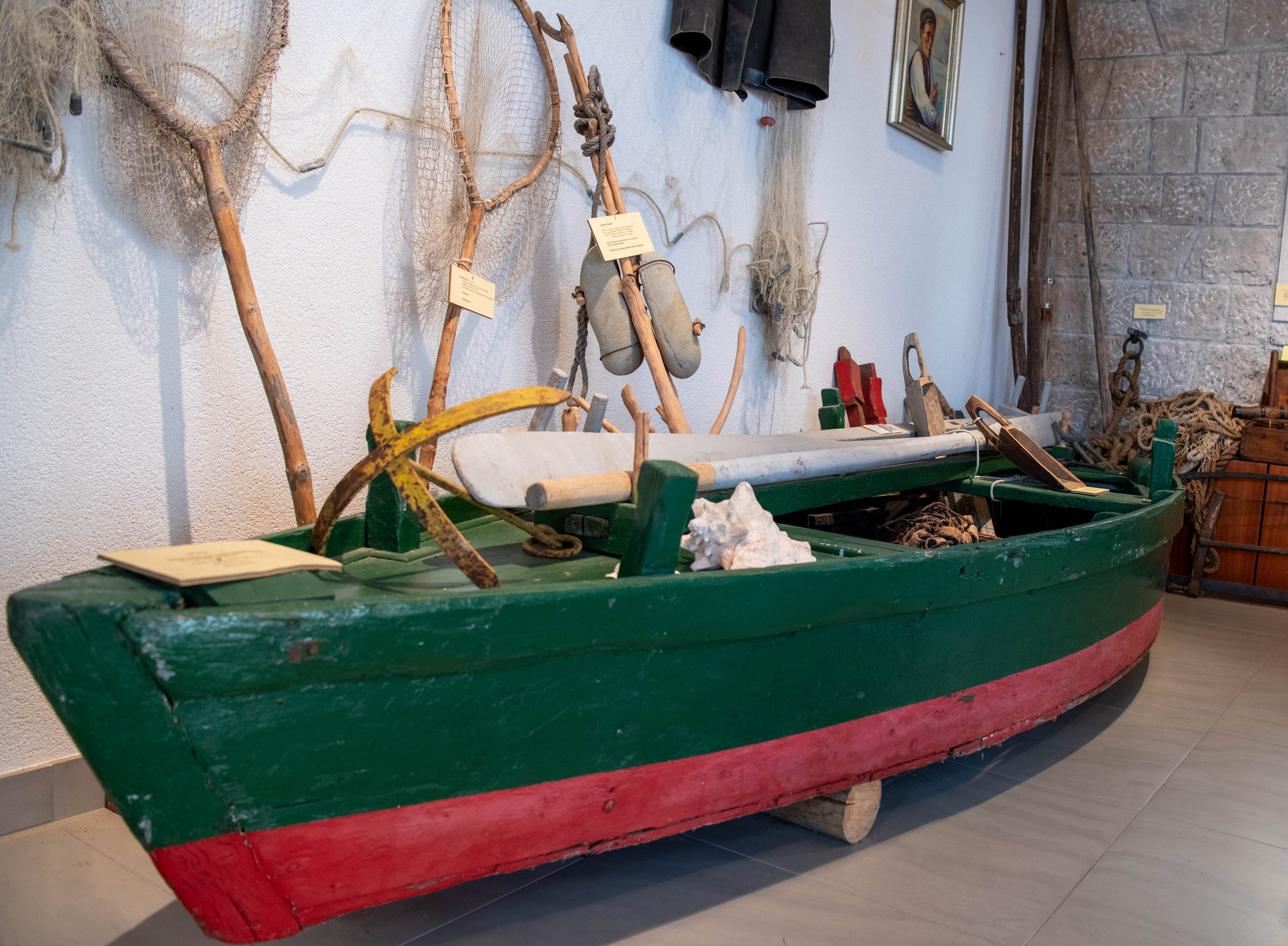 Maketa čolna, ki mu pravijo ščifa ali batana