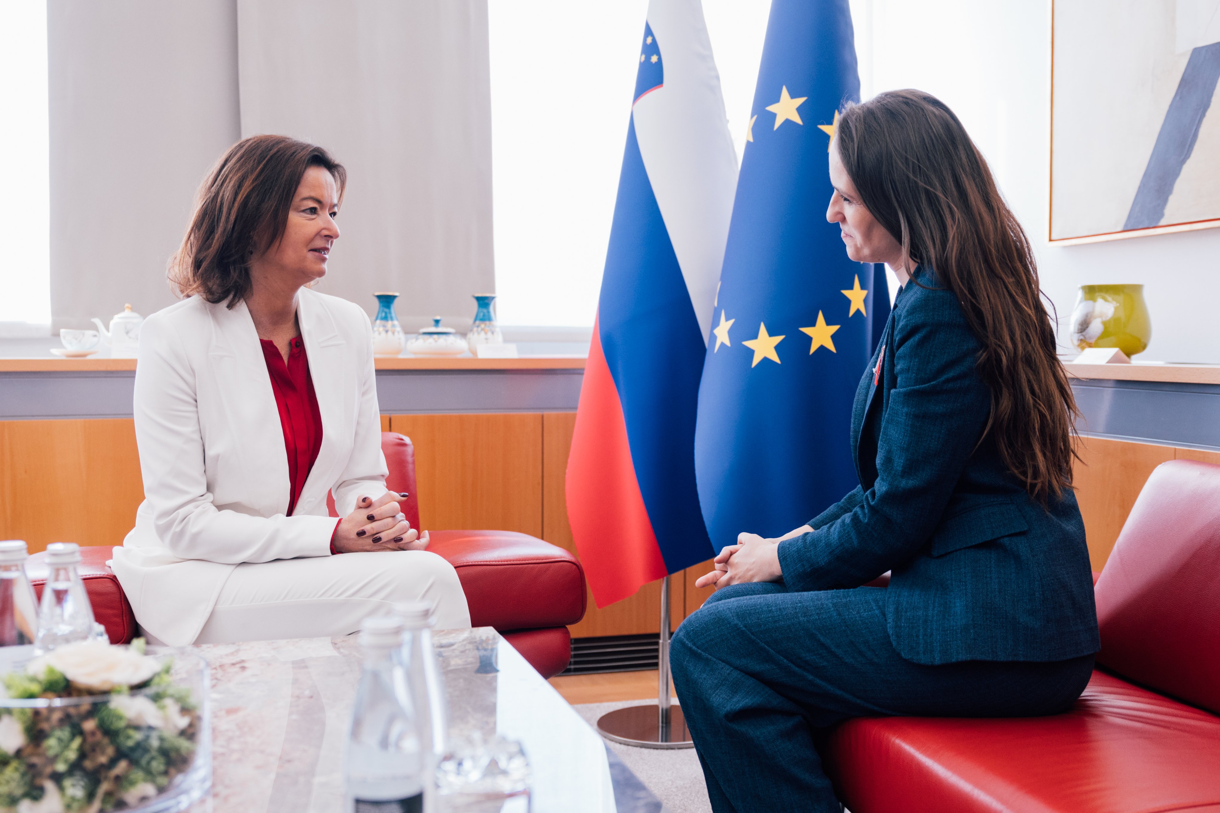 Zunanja ministrica Tanja Fajon sprejela romunsko kolegico Oano Toiu