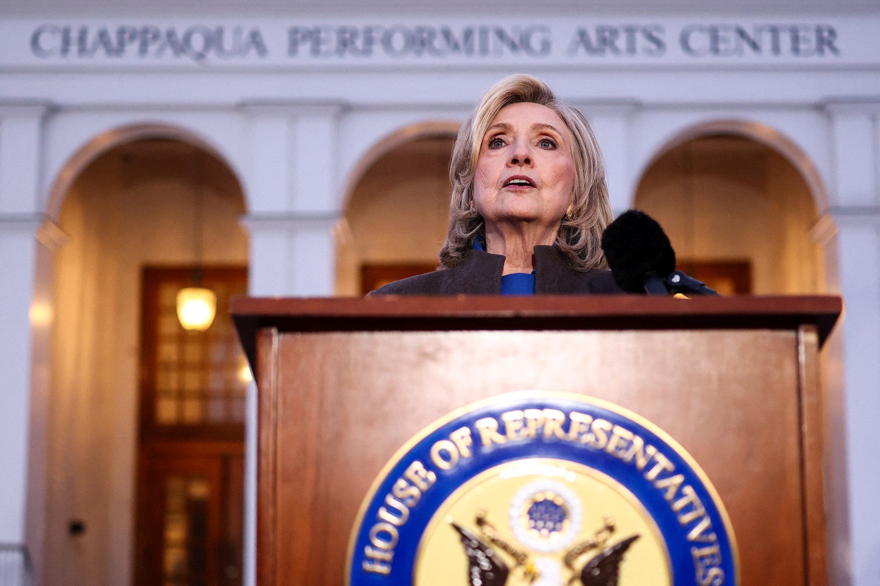 Hillary Clinton po zaslišanju stopila pred novinarje