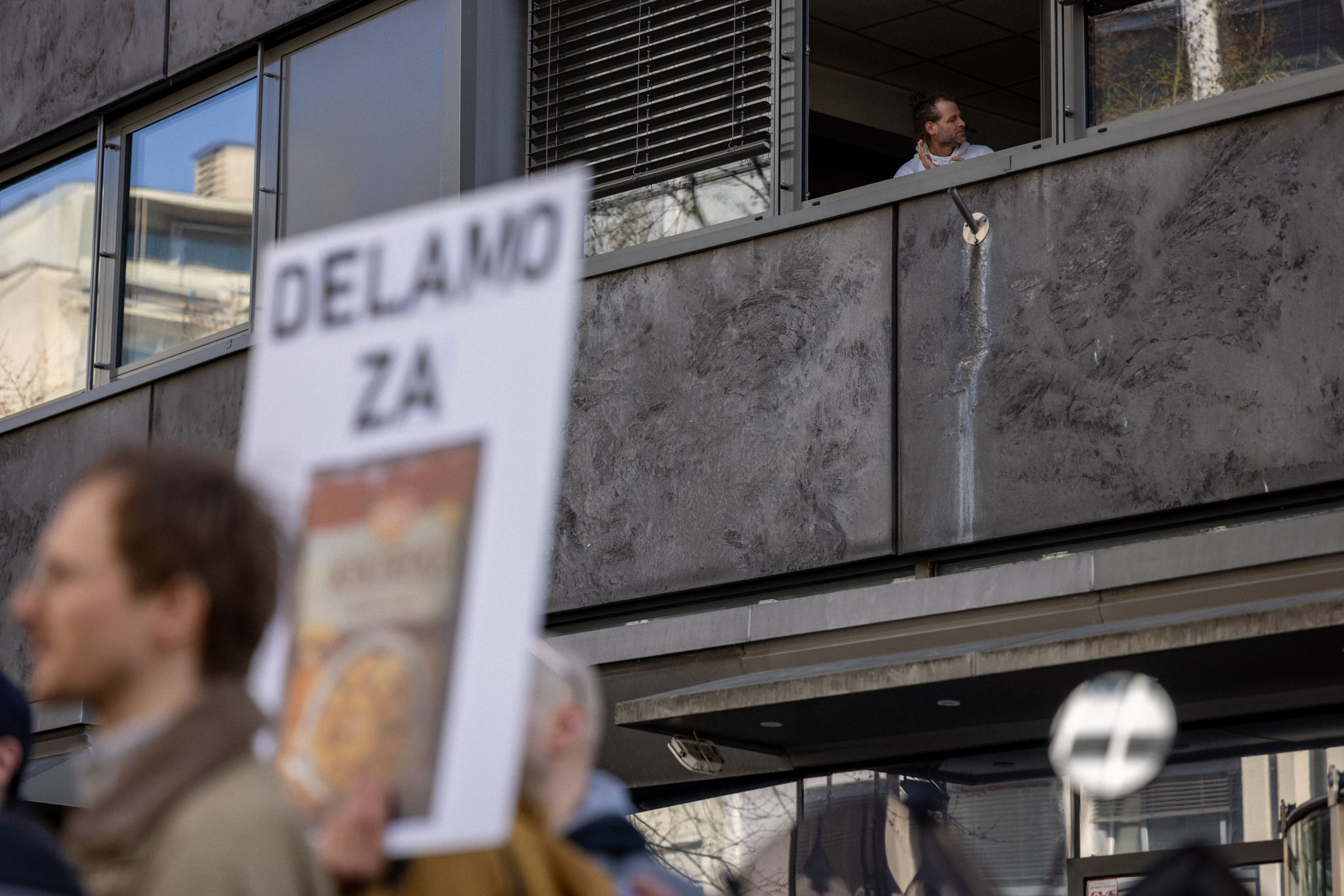 sindikat Zasuk, Glosa in Sviz