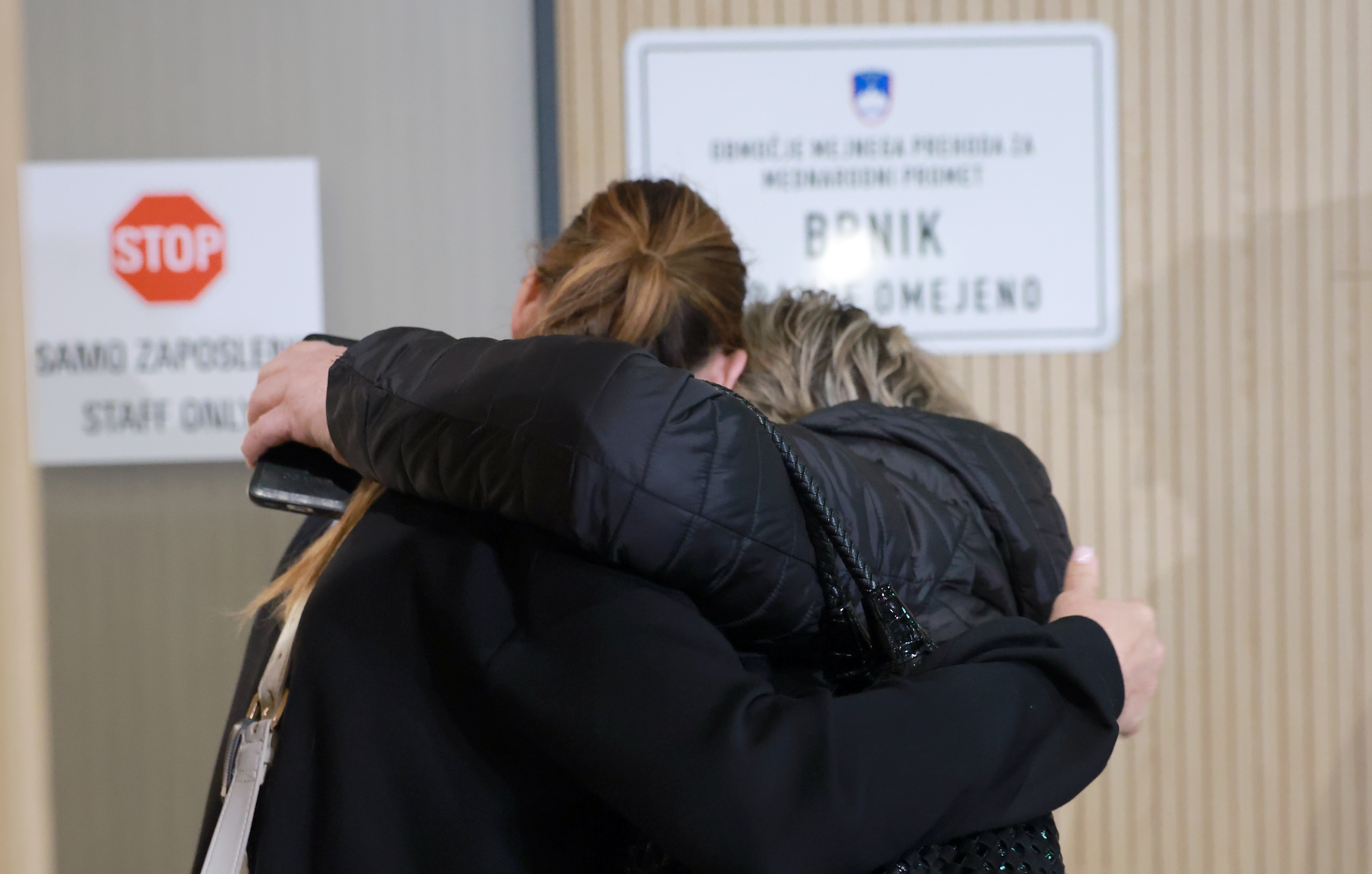 Brnik, prihodi, evakuacija, Oman