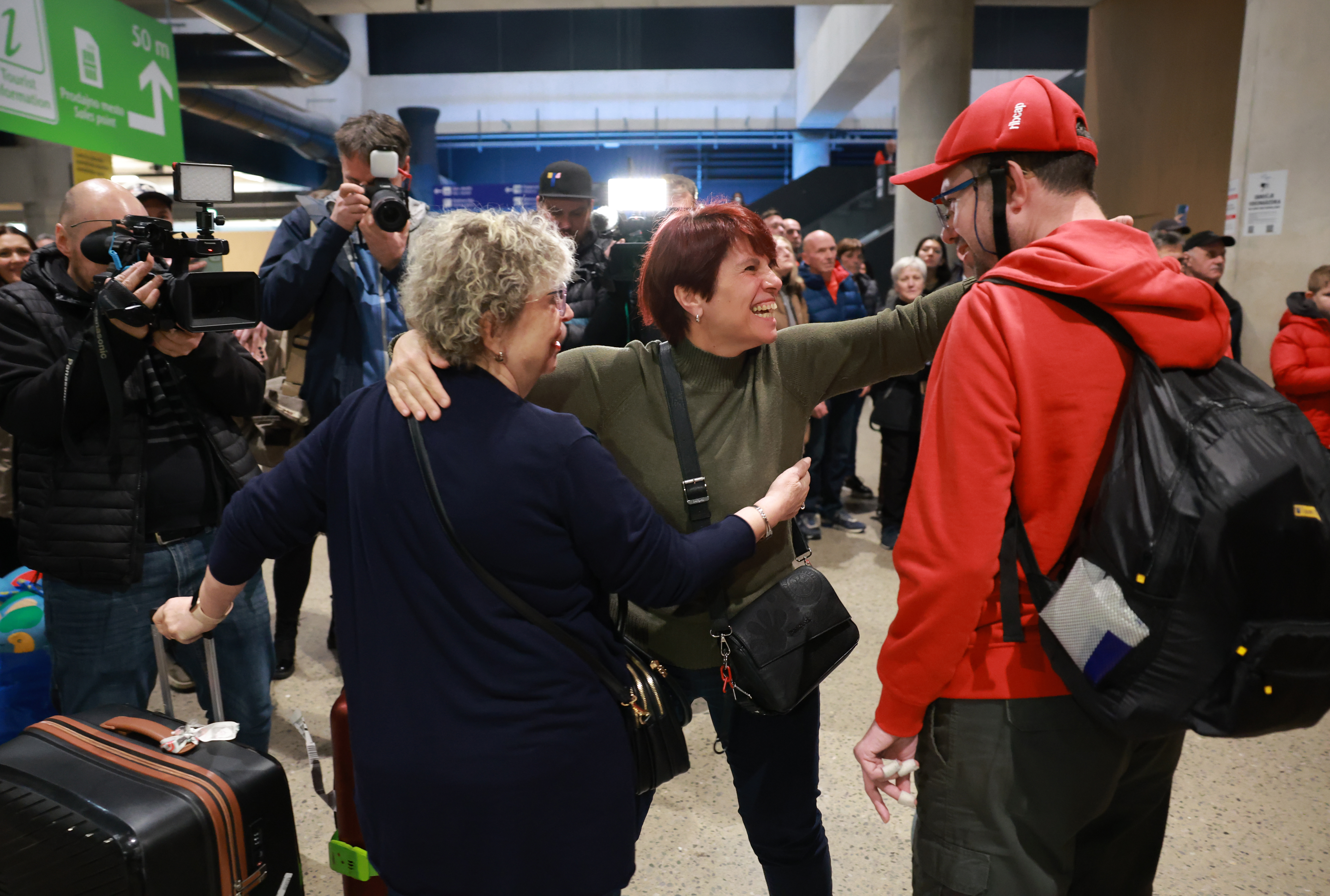 Brnik, prihodi, evakuacija, Oman