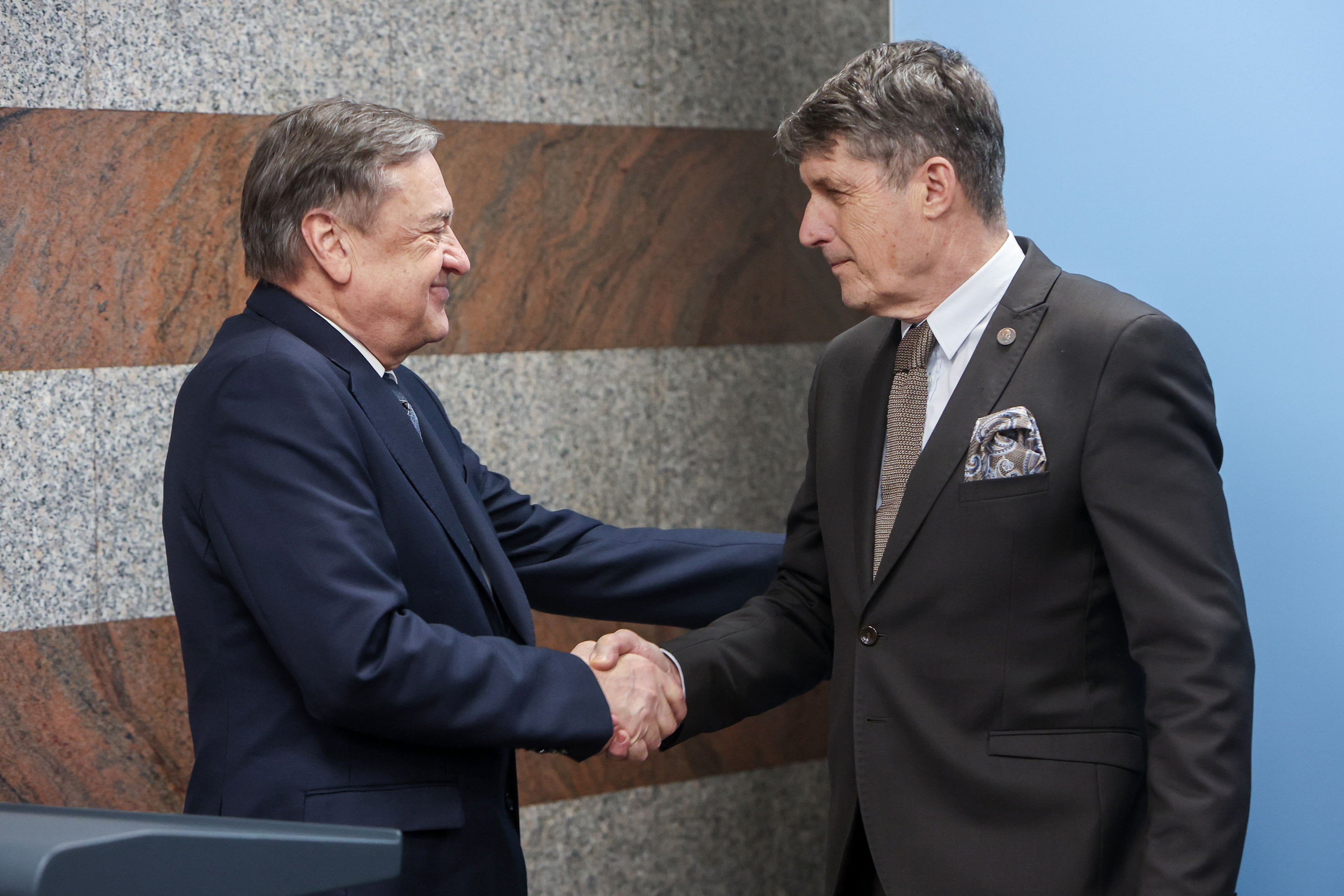 Borut Sajovic in Zoran Janković sta podpisala sporazum o ureditvi medsebojnih razmerij glede izvedbe projekta Prenova nadhoda, poti in športnega parka ob Kardeljevi ploščadi