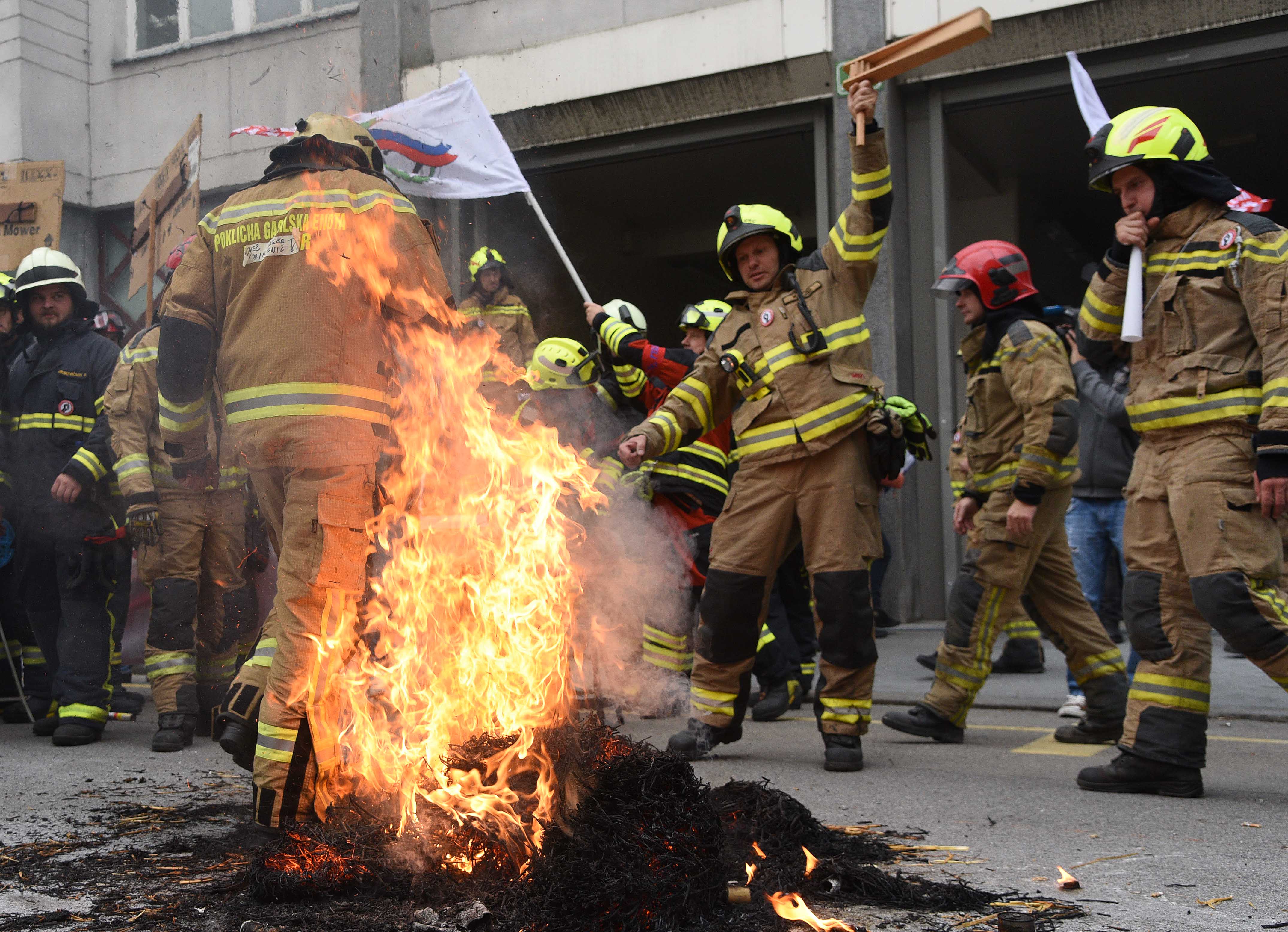 Slovenija, Ljubljana, 05.10.2017, 05. Oktober 2017 Stavka gasilcev proti vladi za odpravo placnih anomalij.