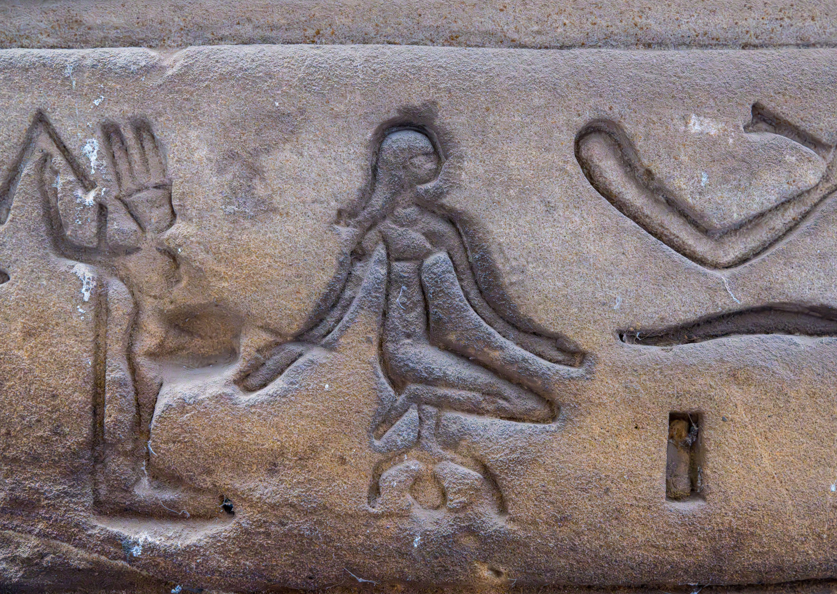 egipčanski relief, ki prikazuje porod