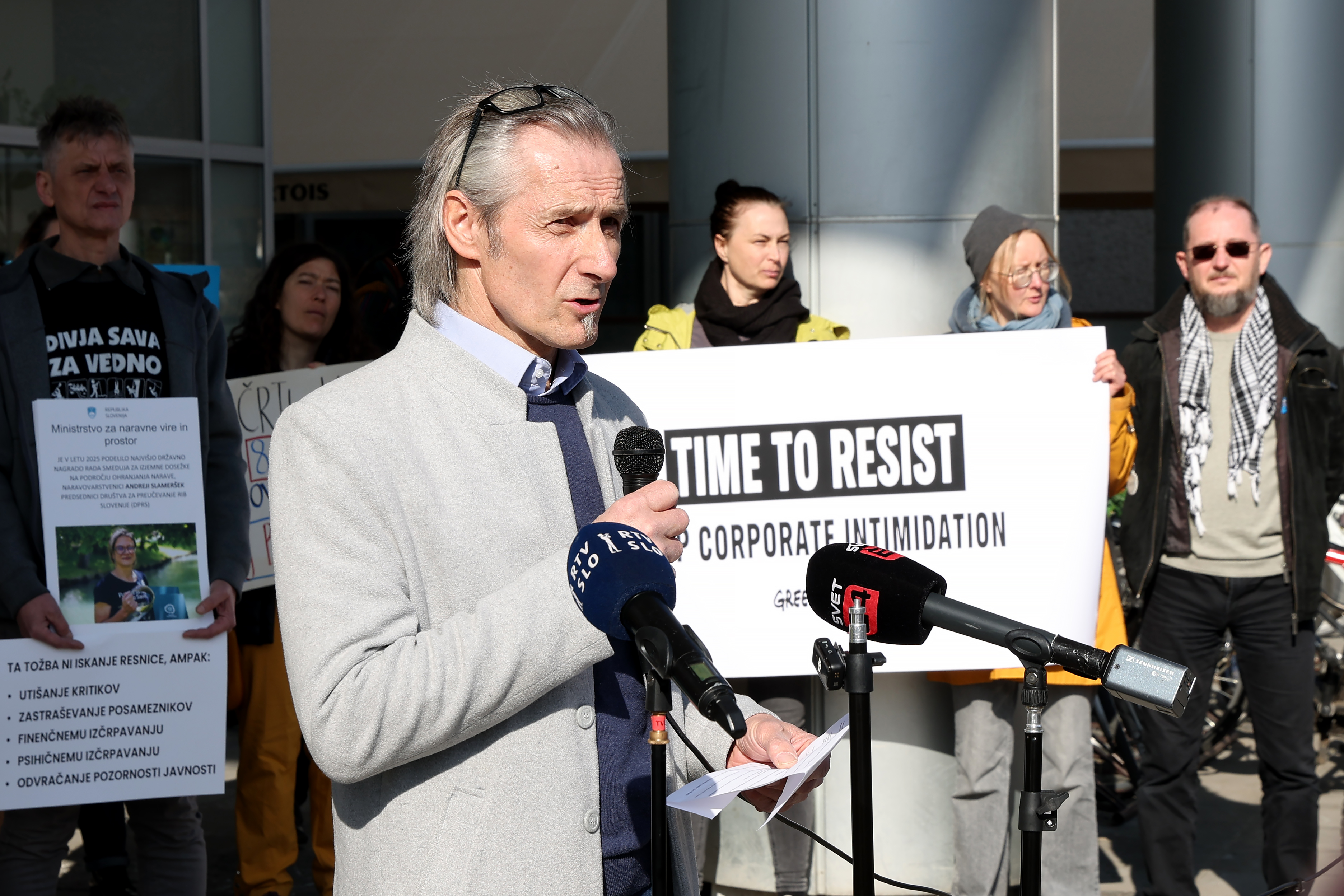 Slovenija, Ljubljana, 06.03.2026,Novinarska konferenca o dveh SLAPP-tožbah