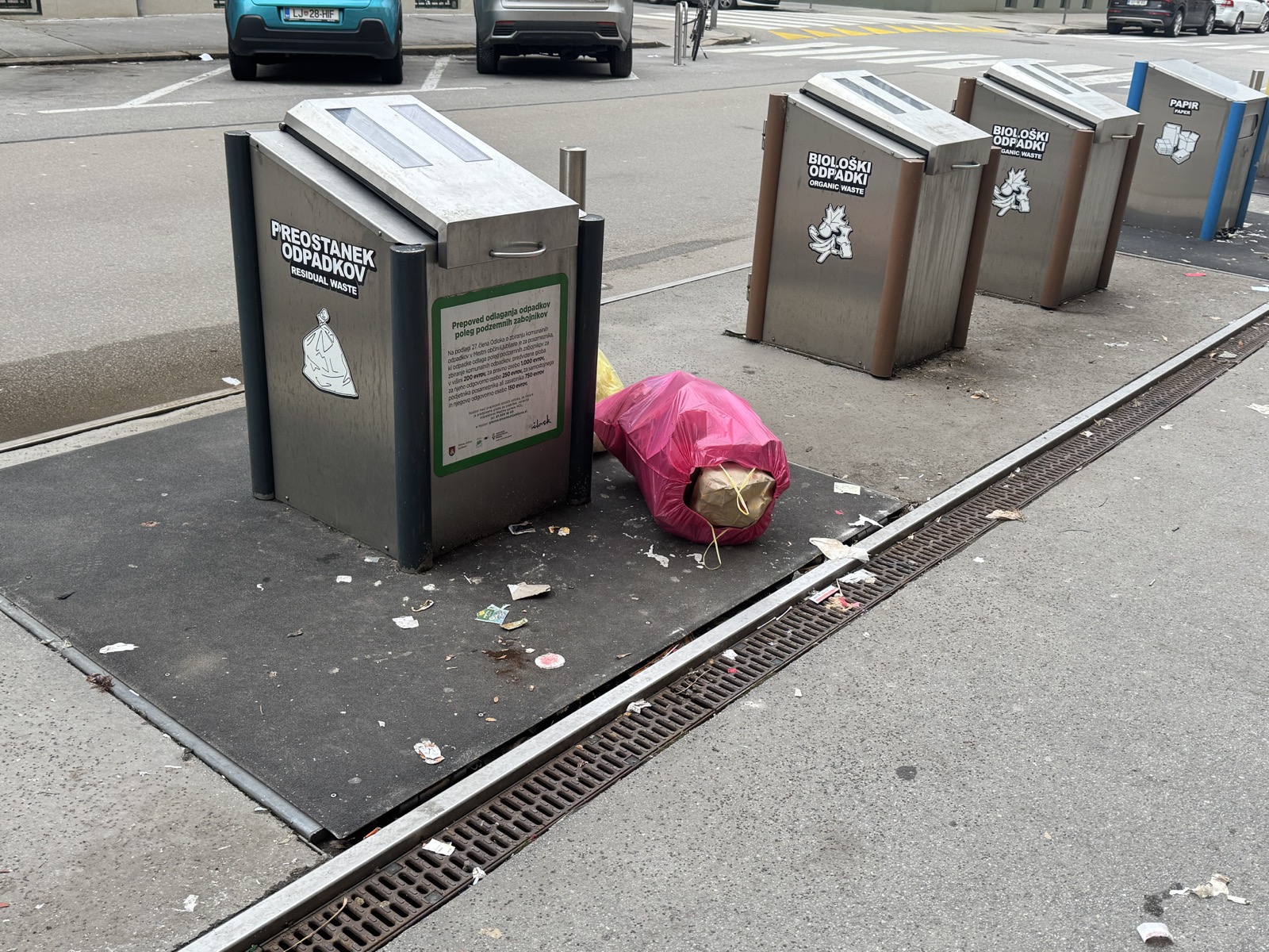 Smeti na Štefanovi ulici