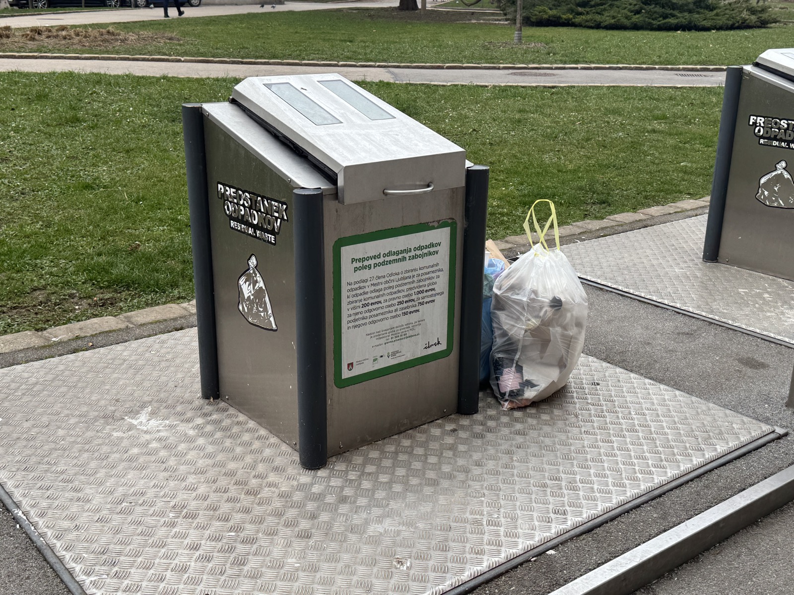 Smeti na Štefanovi ulici