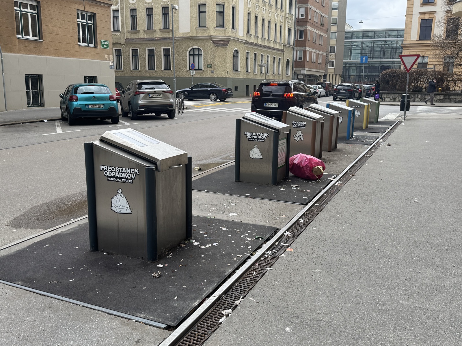 Smeti na Štefanovi ulici
