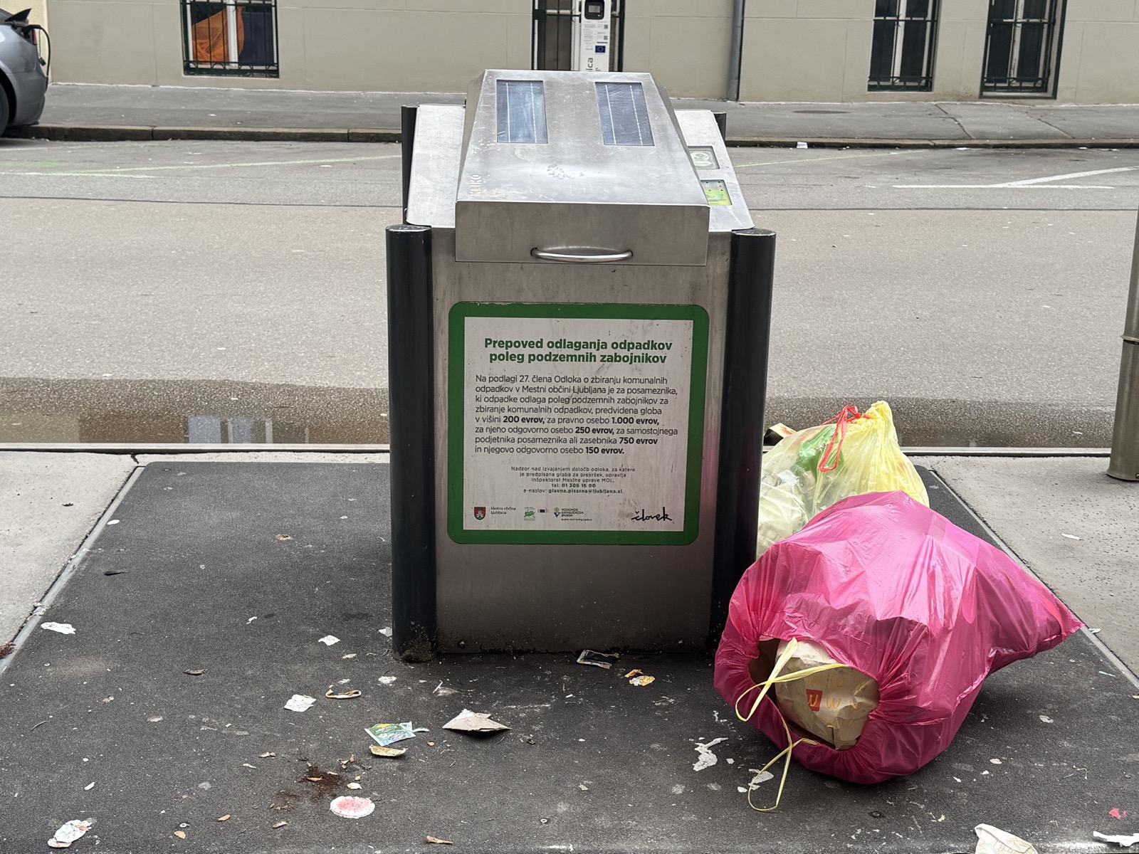 Smeti na Štefanovi ulici